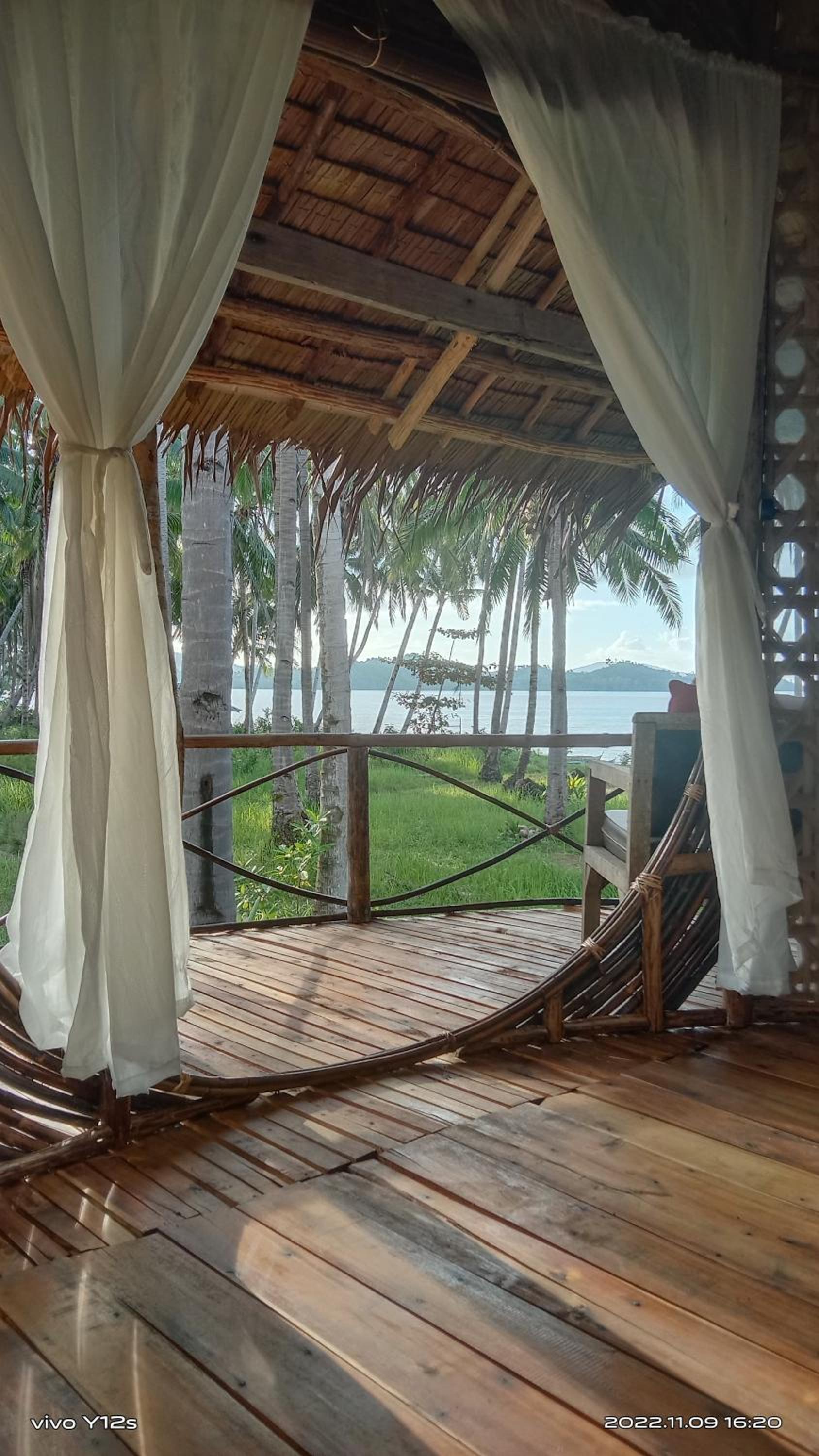 Bungalow with Sea View - Photo 3
