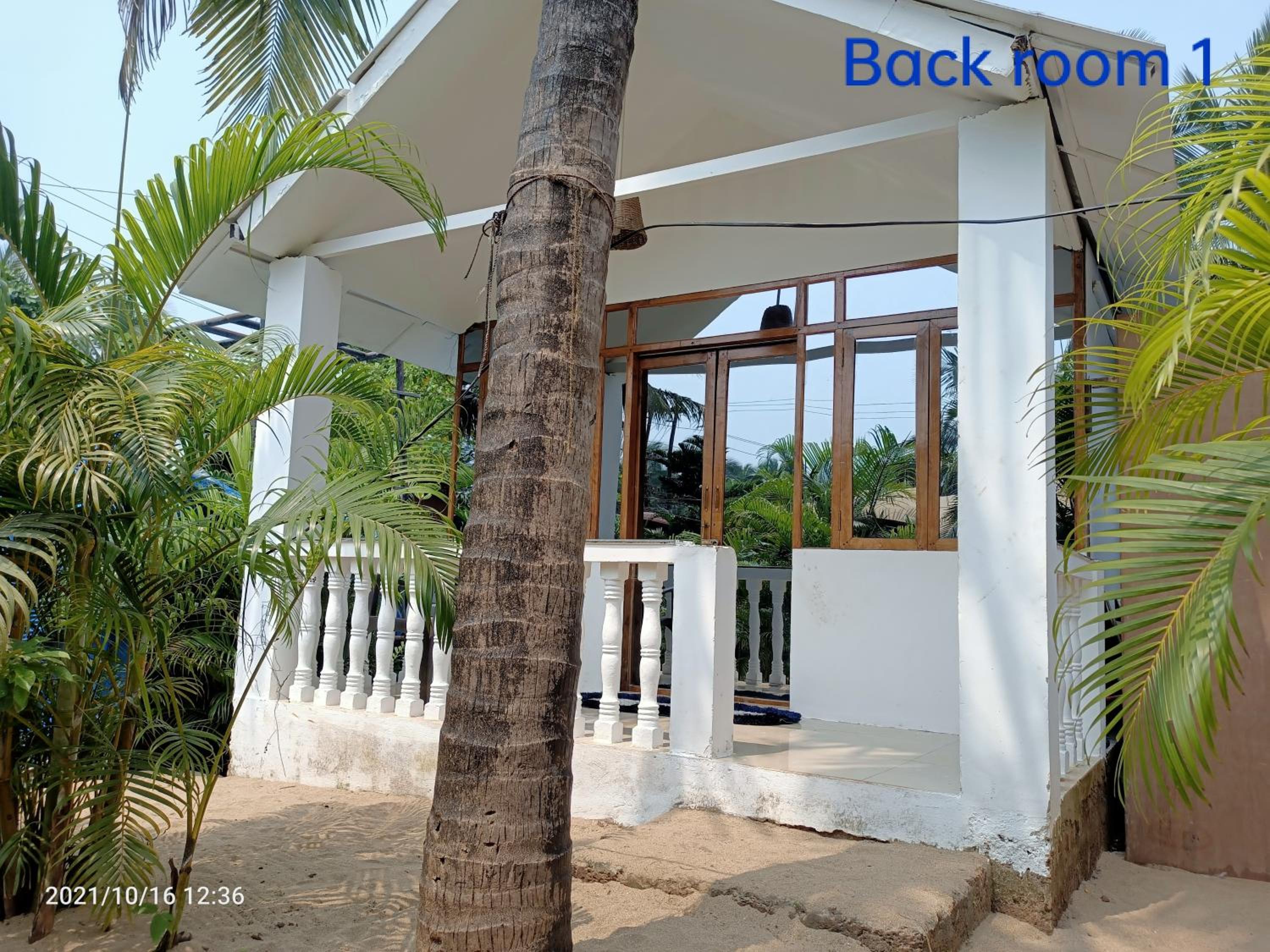 Deluxe Double Room with Balcony photo 3
