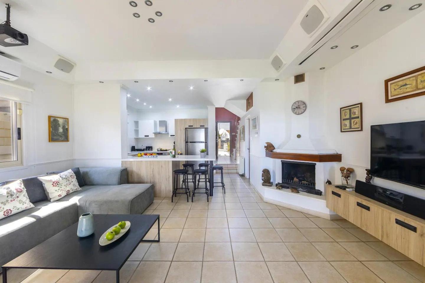 Three-Bedroom House - Photo 14