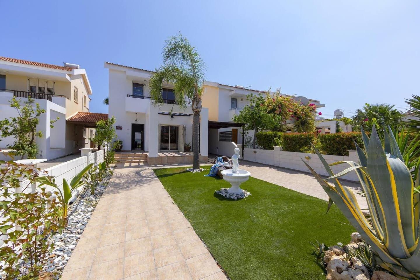 Three-Bedroom House - Photo 34