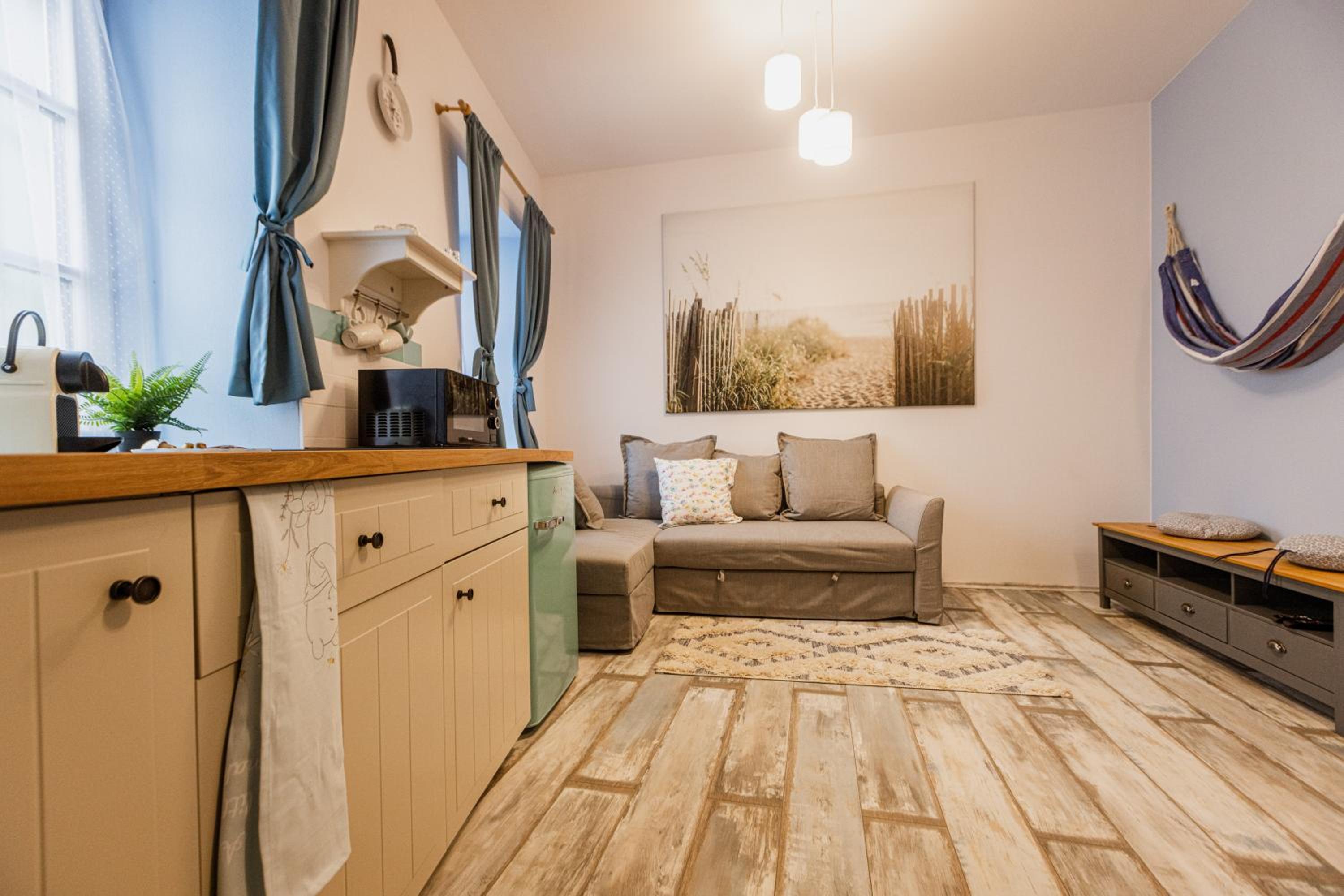 One-Bedroom Apartment - Photo 7