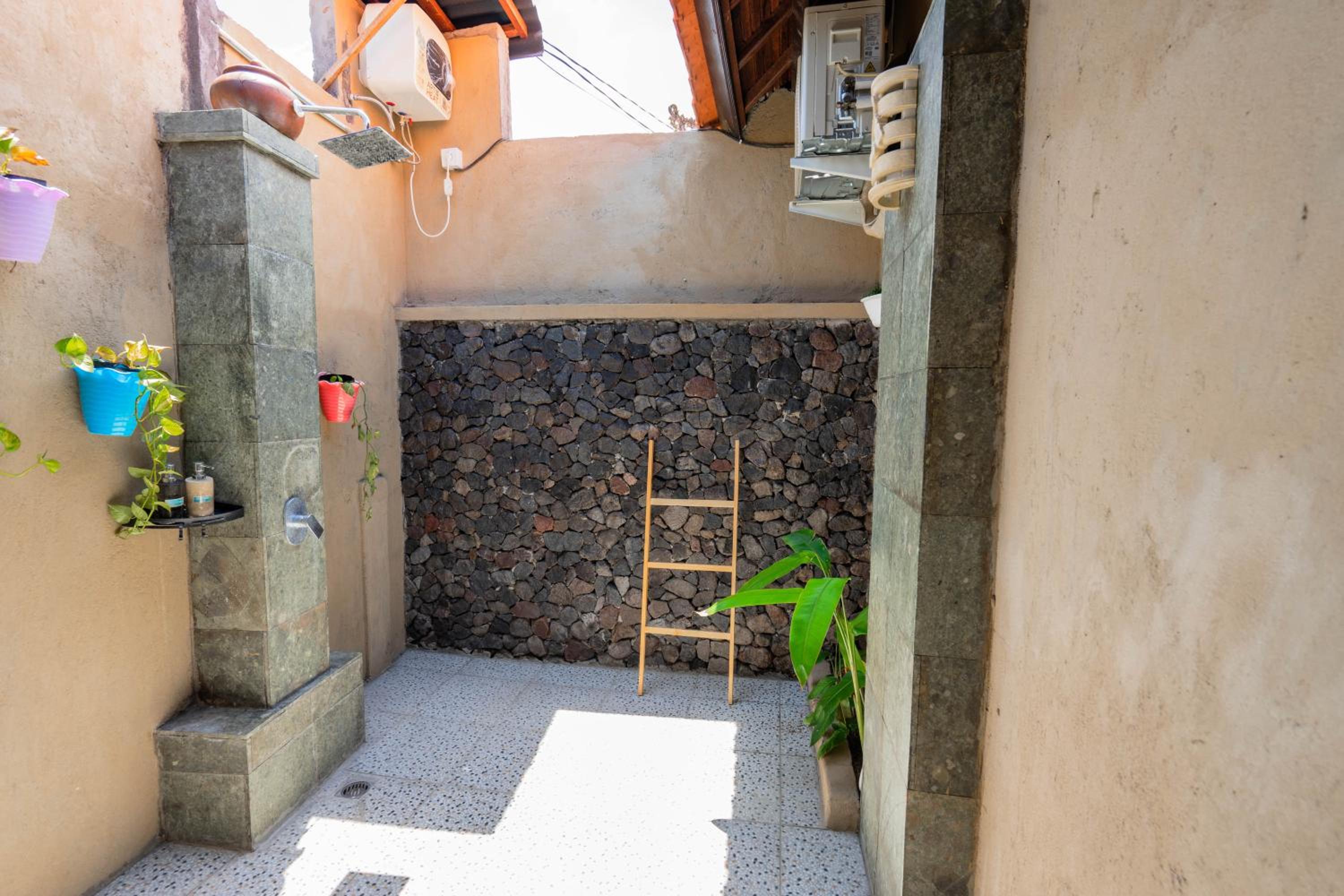 Deluxe Bungalow - Photo 16