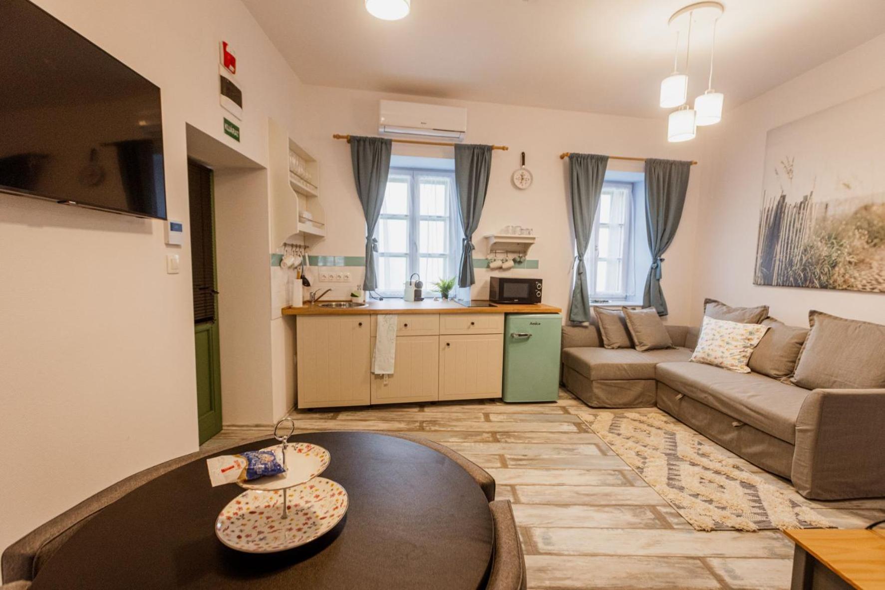 One-Bedroom Apartment - Photo 1
