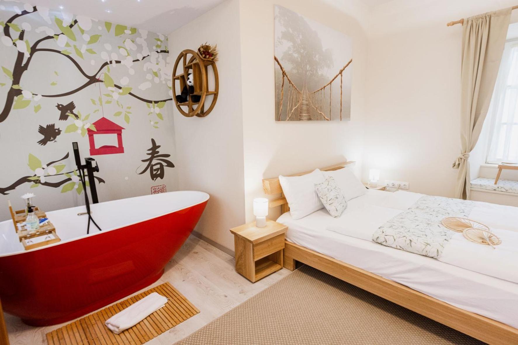 Deluxe Double Room with Bath - Photo 3