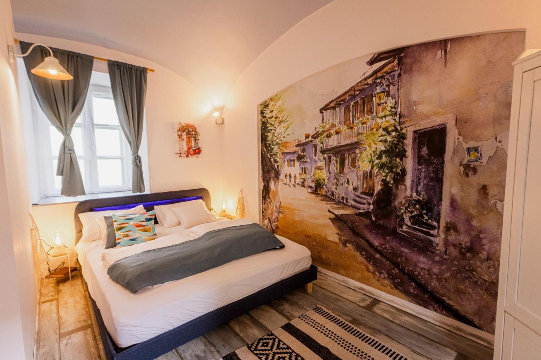 One-Bedroom Apartment - Photo 9