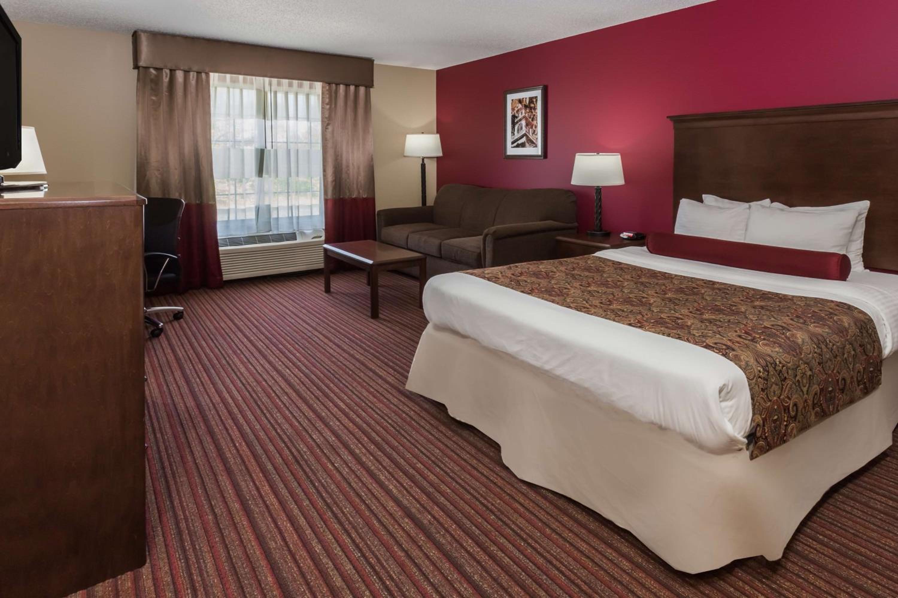 Queen Room with Sofa Bed - Non-Smoking