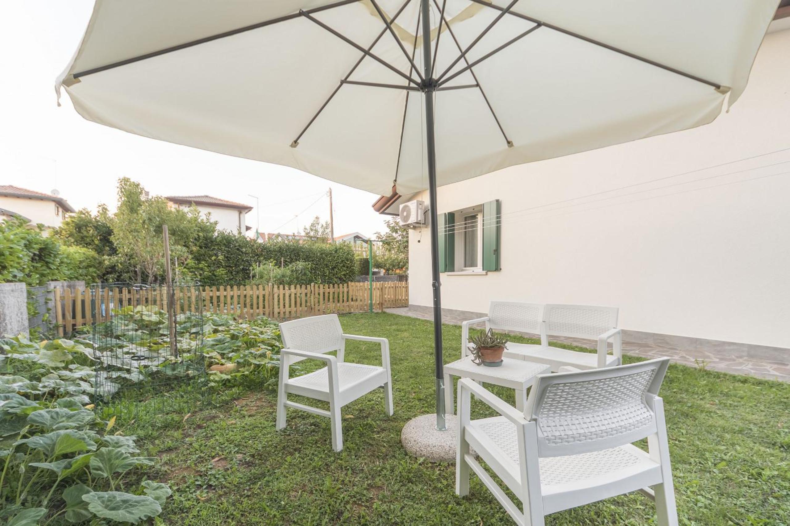 Apartment with Garden View - Photo 17