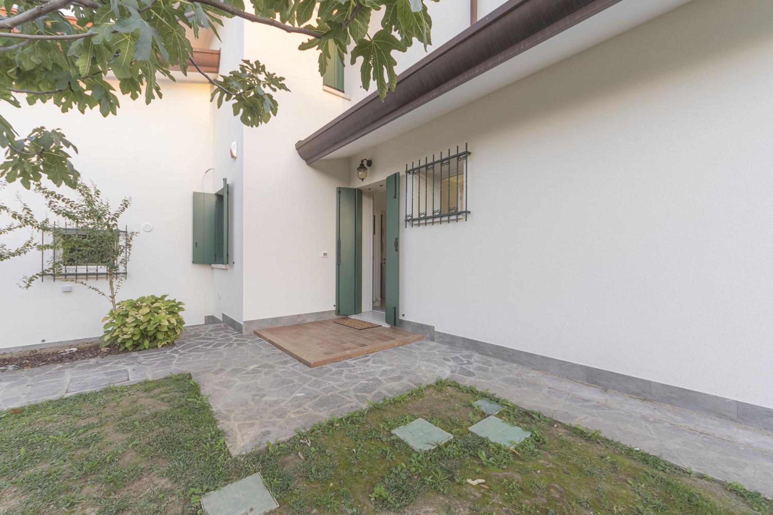 Apartment with Garden View - Photo 5