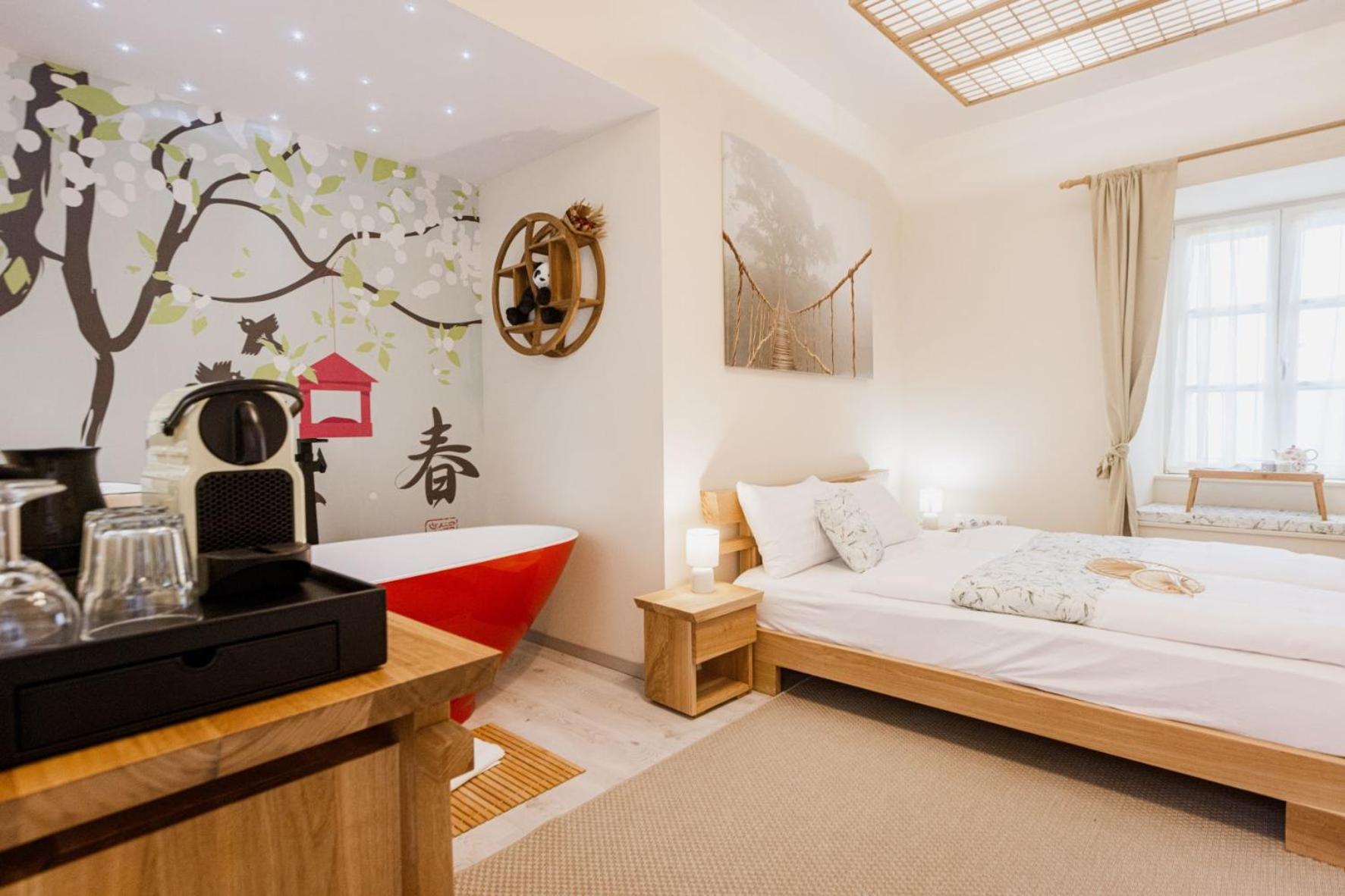 Deluxe Double Room with Bath - Photo 6