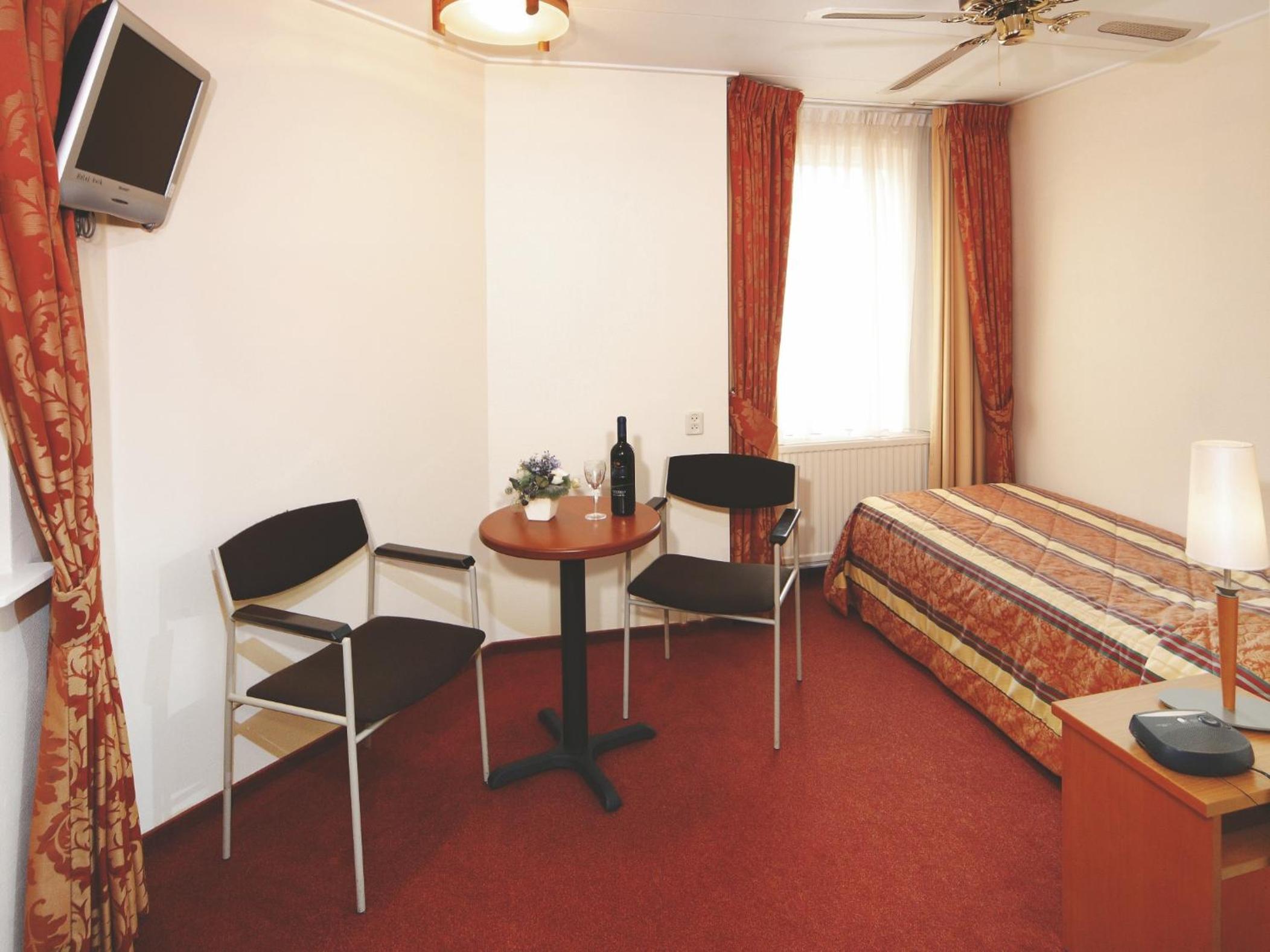 Comfort Room - Photo 4