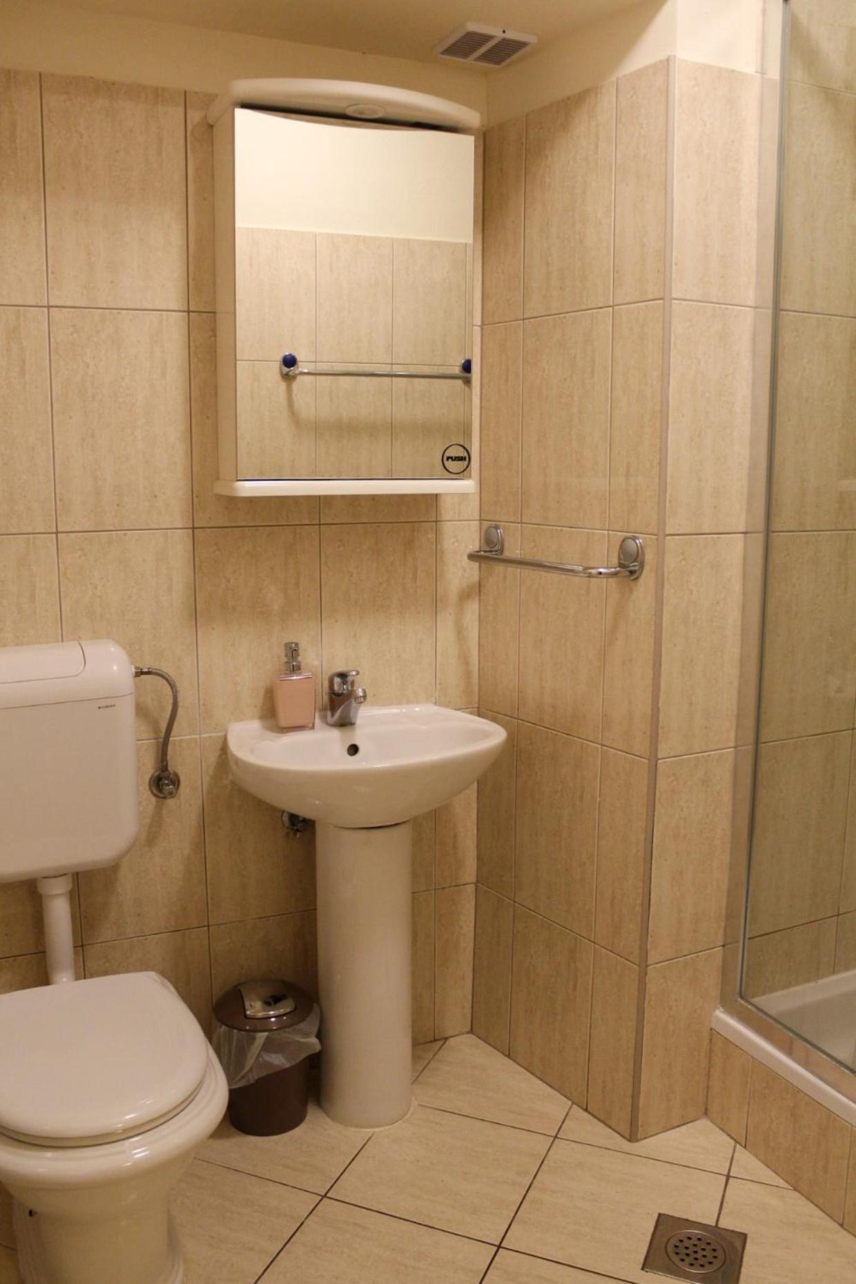 Budget Double Room photo 3