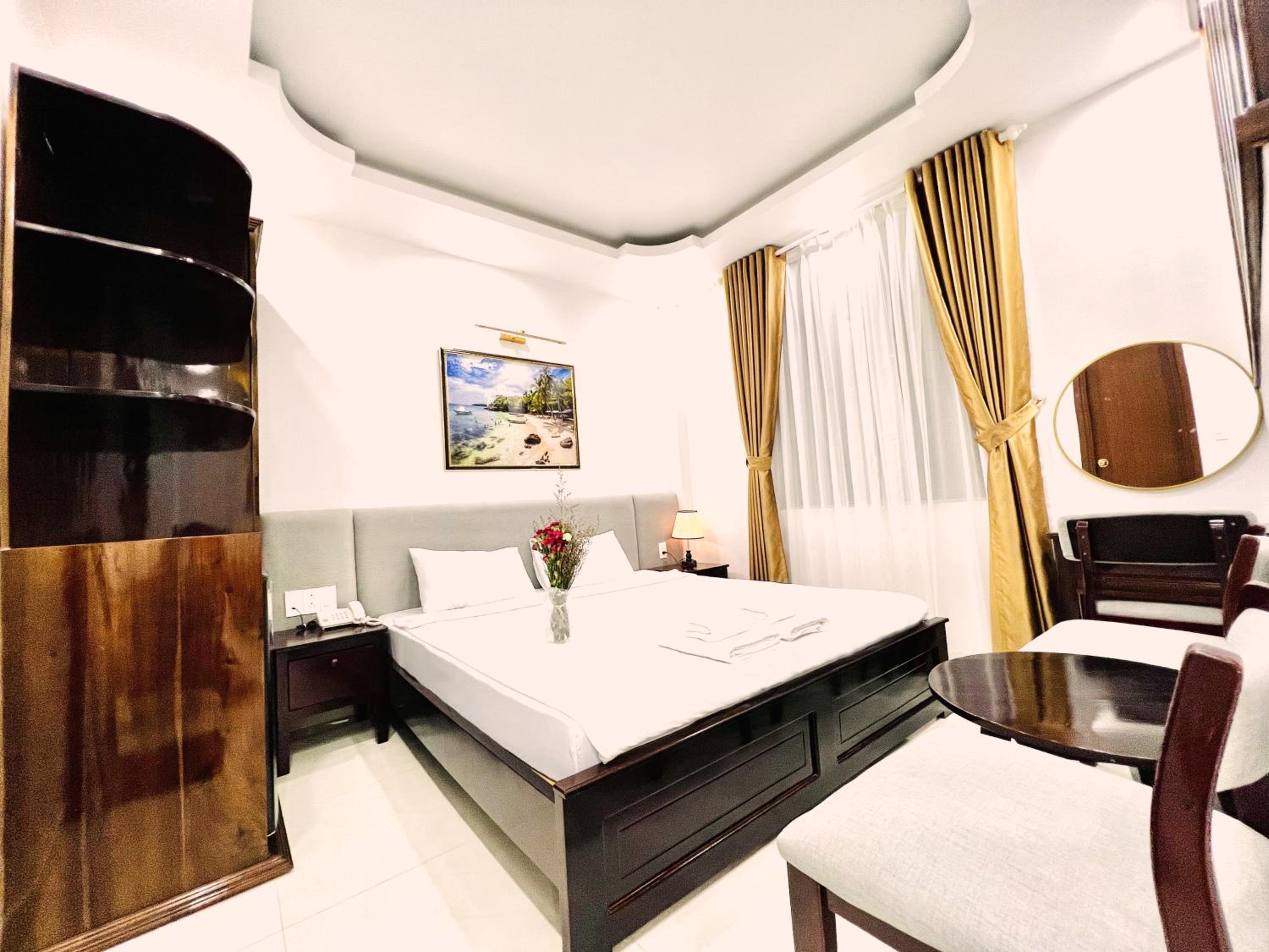 Deluxe Double Room with Sea View - Photo 9