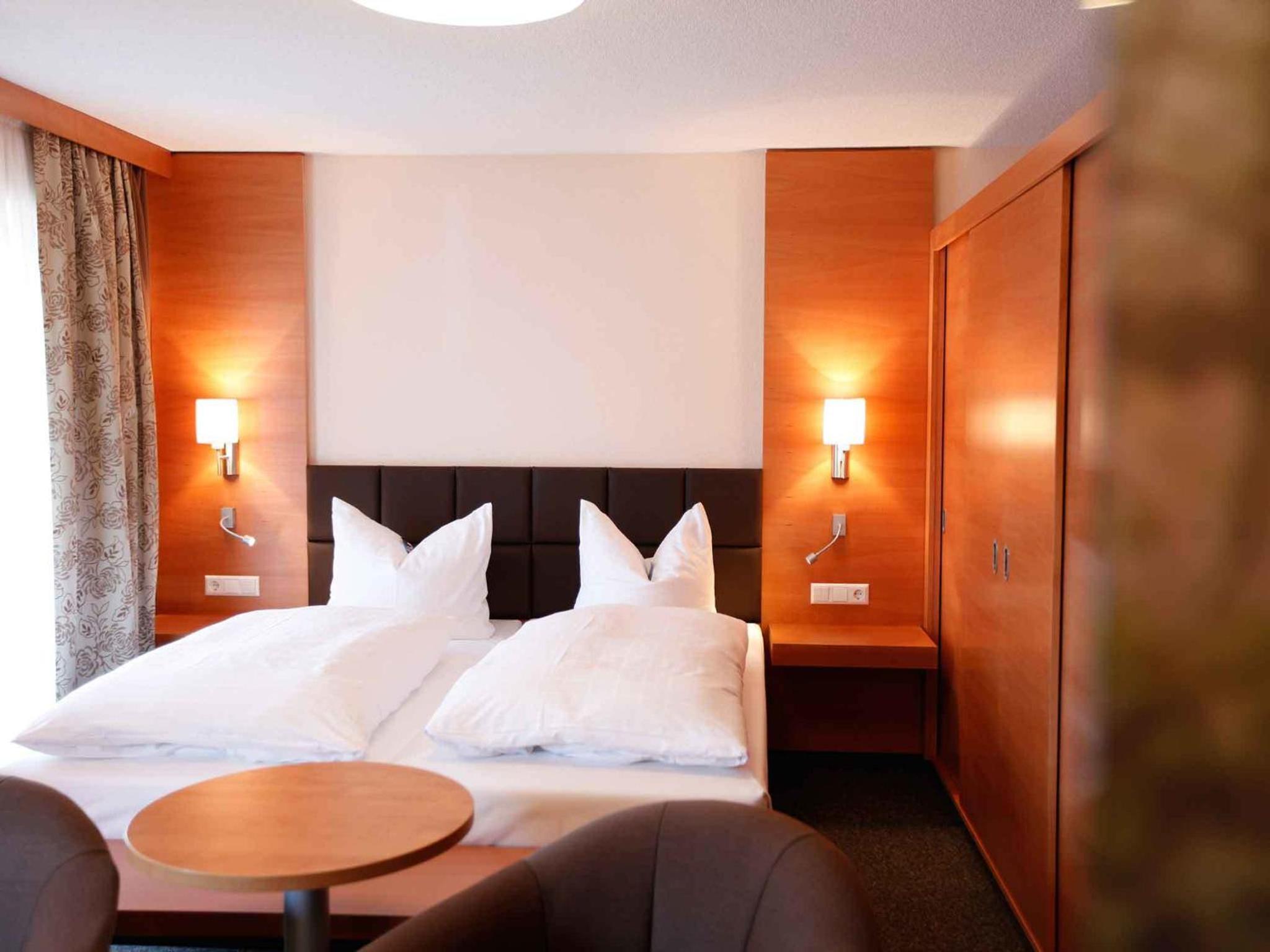 Deluxe Double Room with Shower - Photo 4