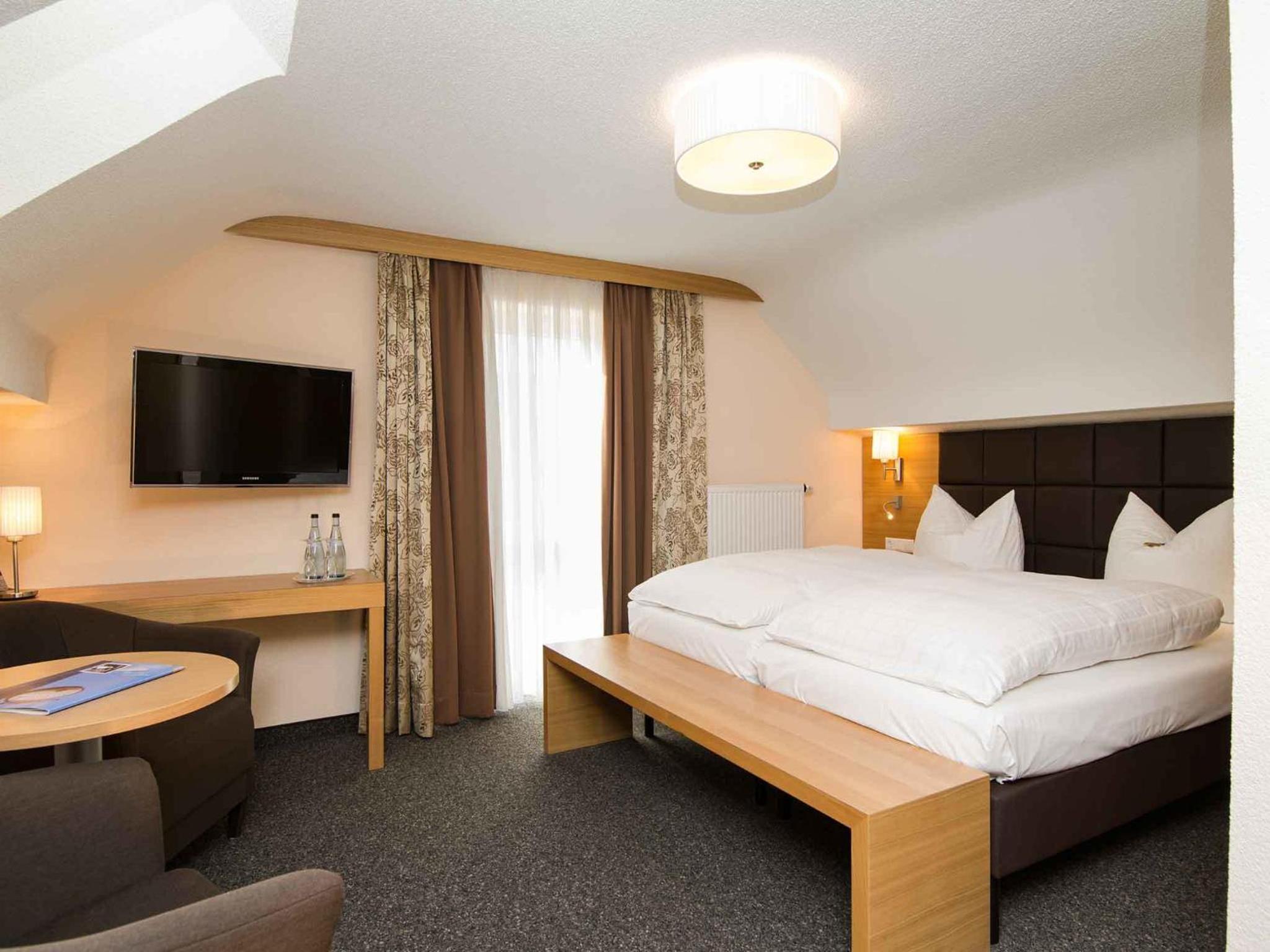 Deluxe Double Room with Shower - Photo 7