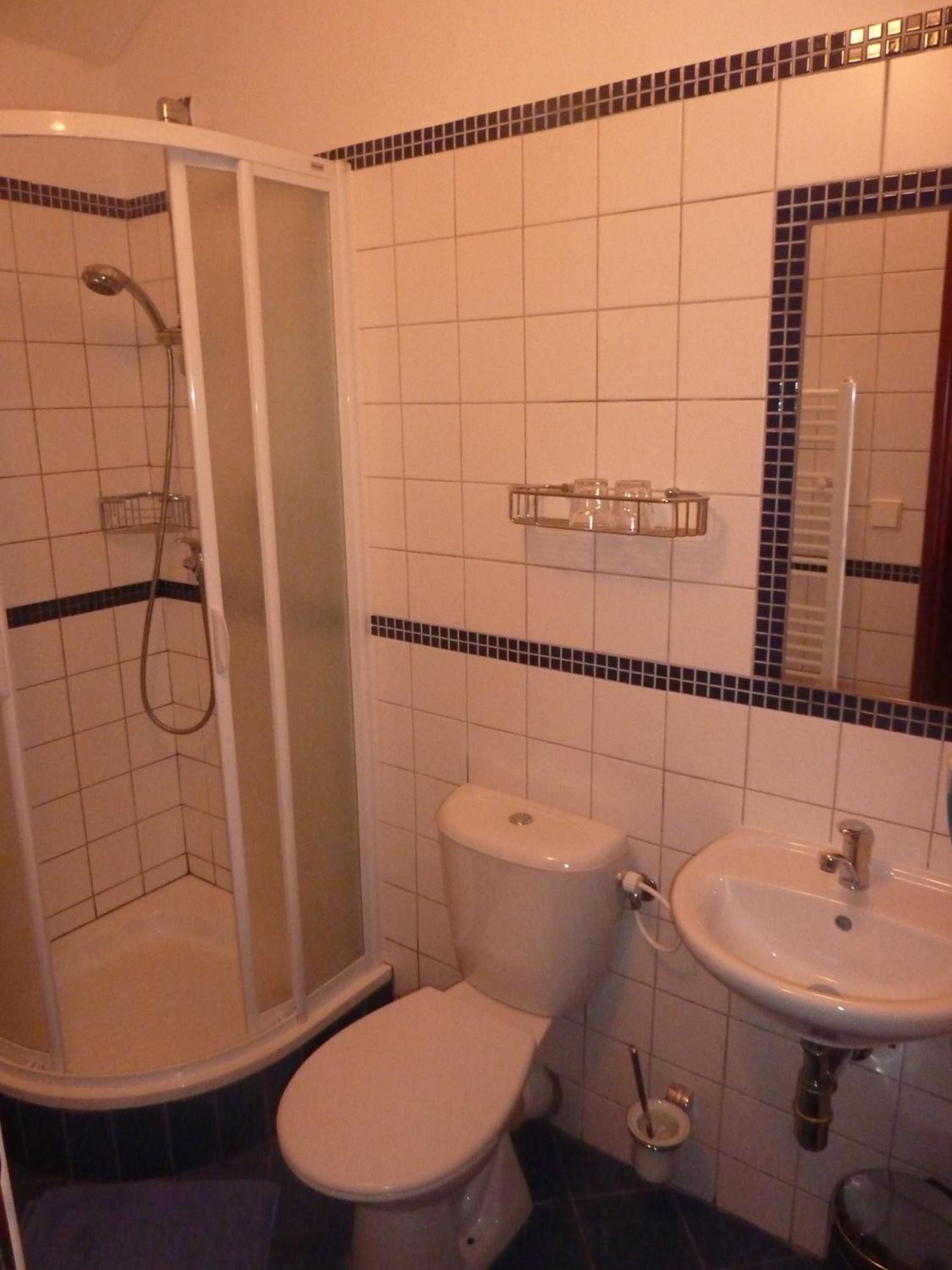 Quadruple Room with Private Bathroom photo 3