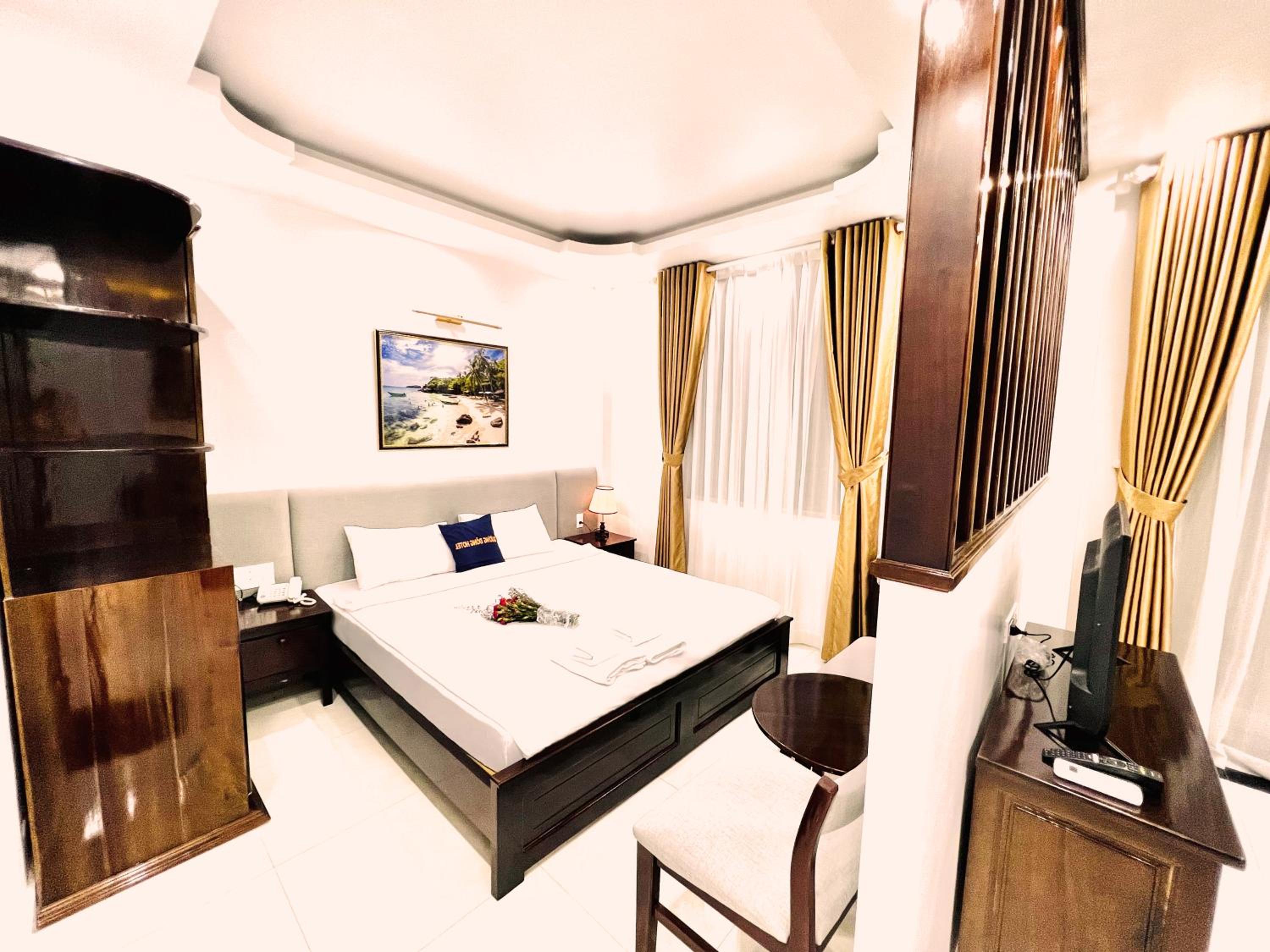 Apartment with Balcony - Photo 8