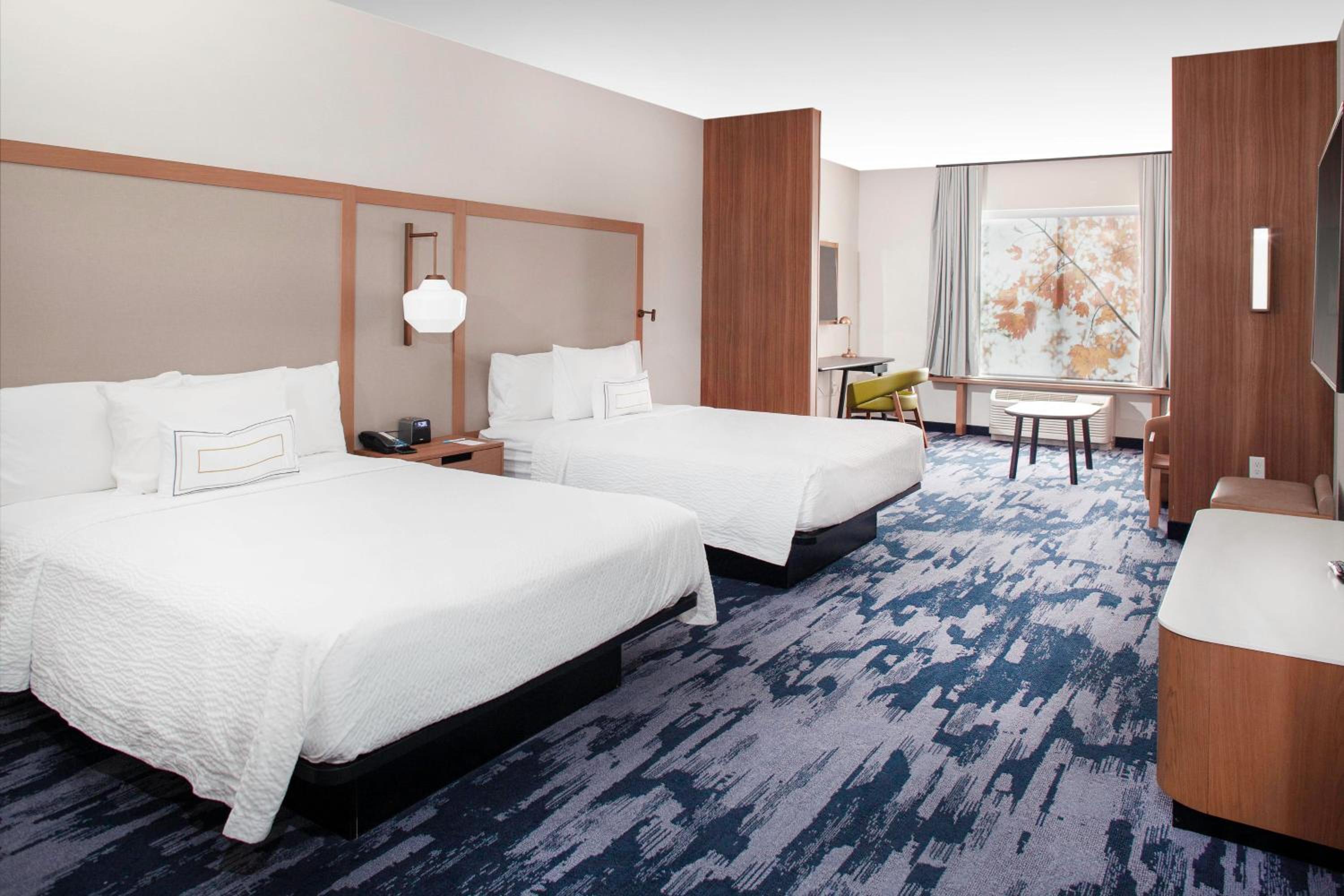 High Ocean Front Guest Room with Two Double Beds and Tub - Mobility Accessible