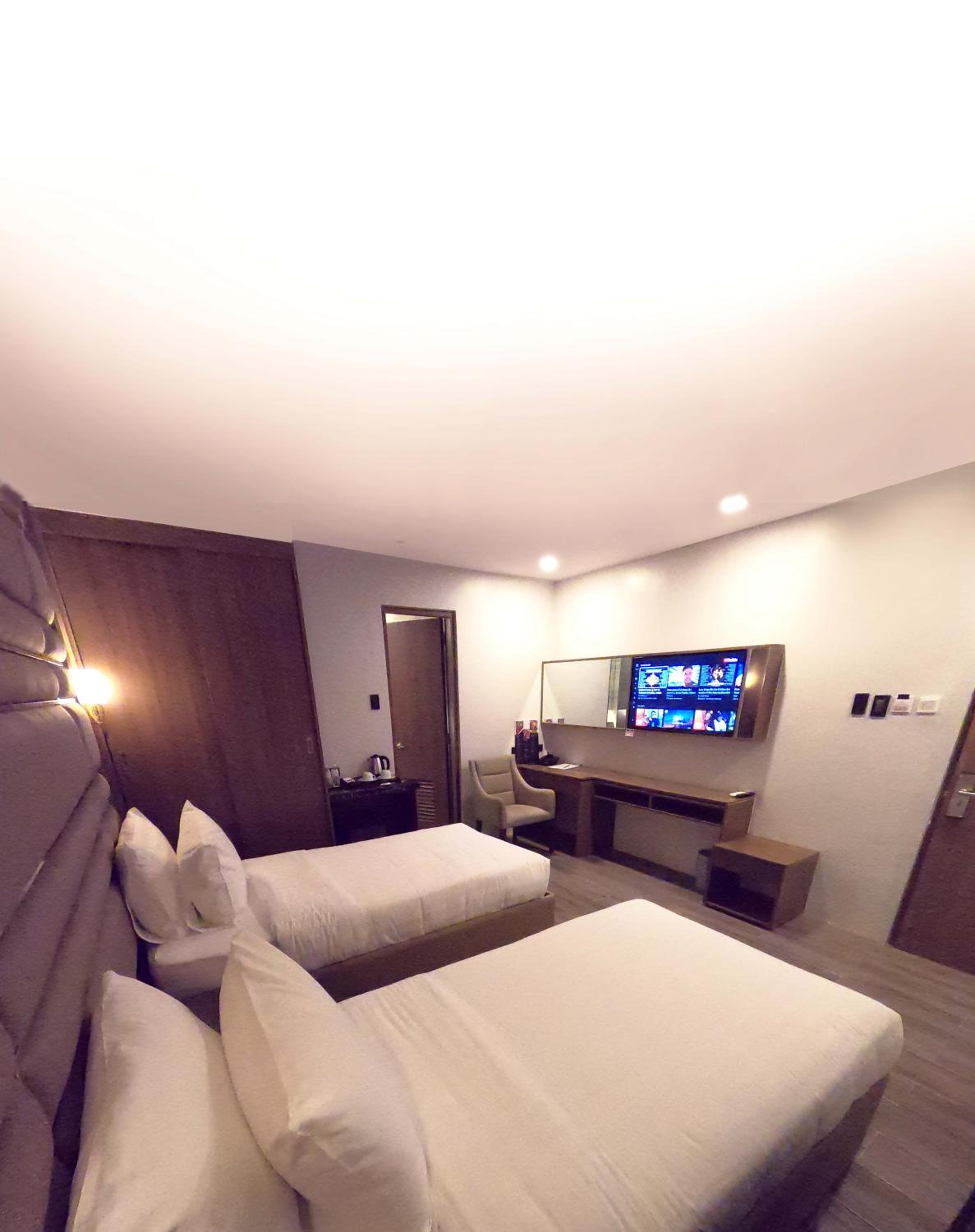 Deluxe Twin Room - Photo 6