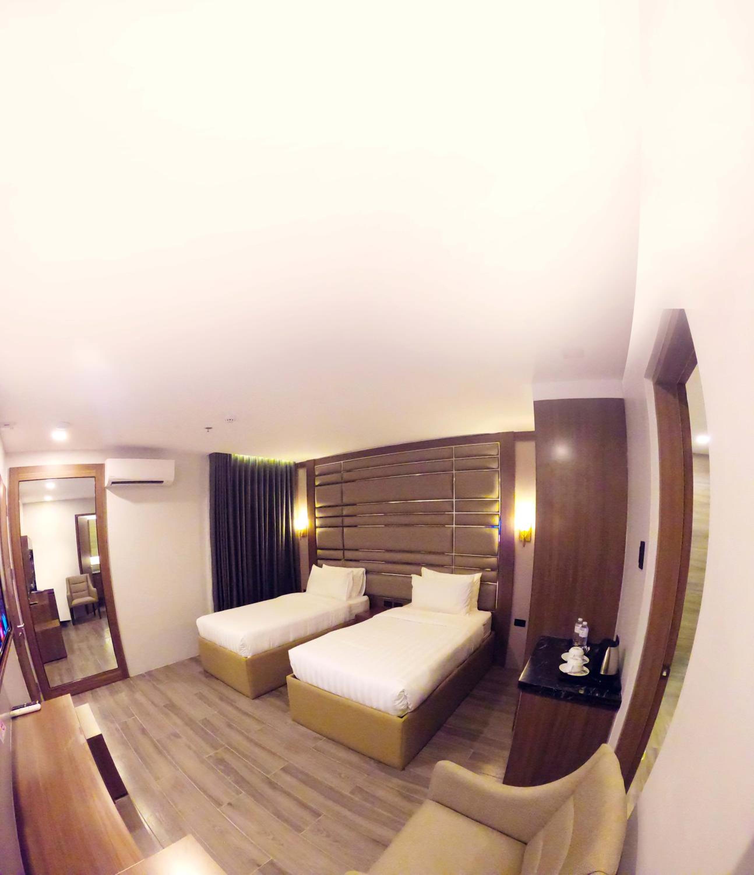 Deluxe Twin Room - Photo 8