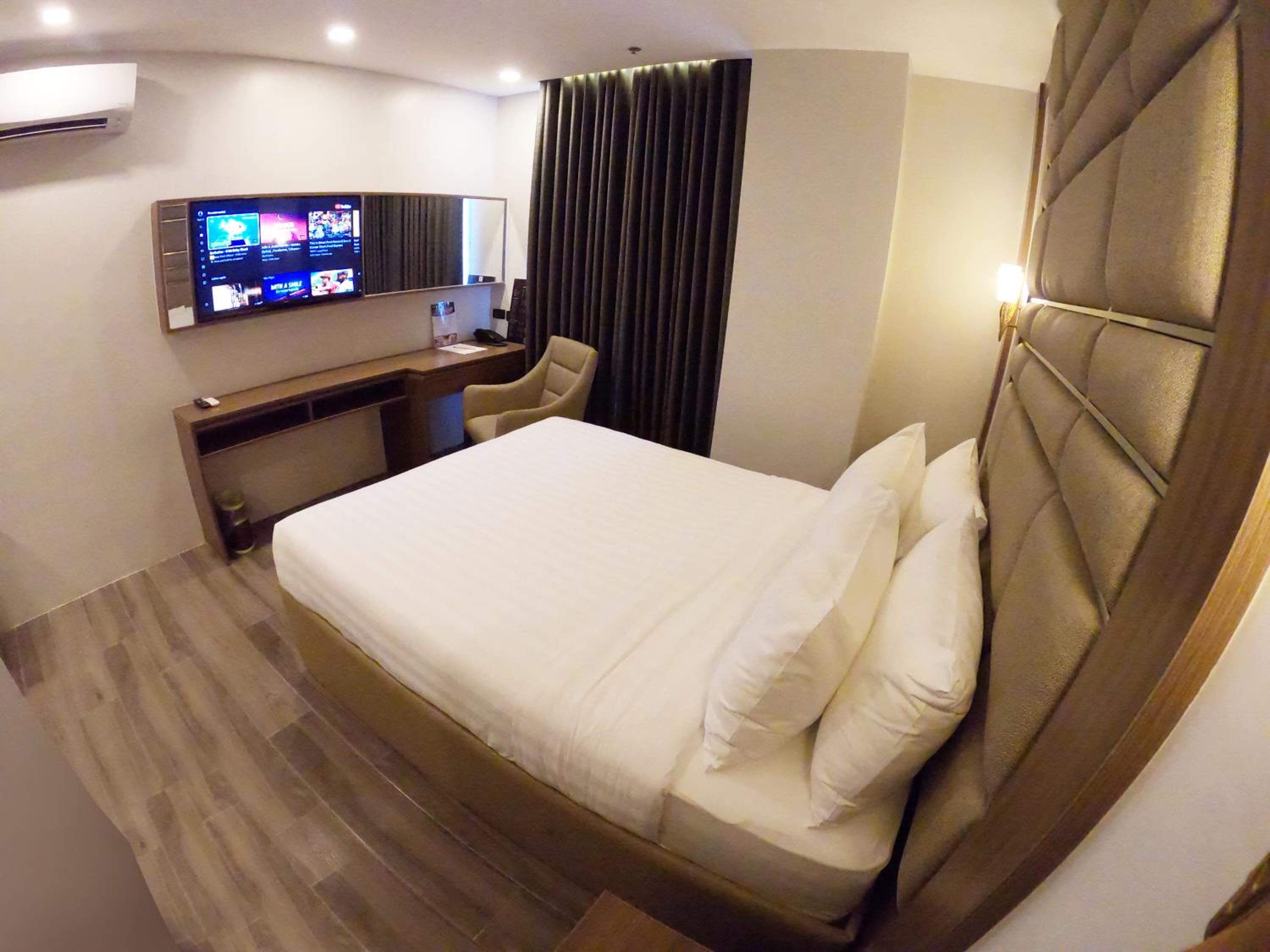 Deluxe Double Room - Photo 10