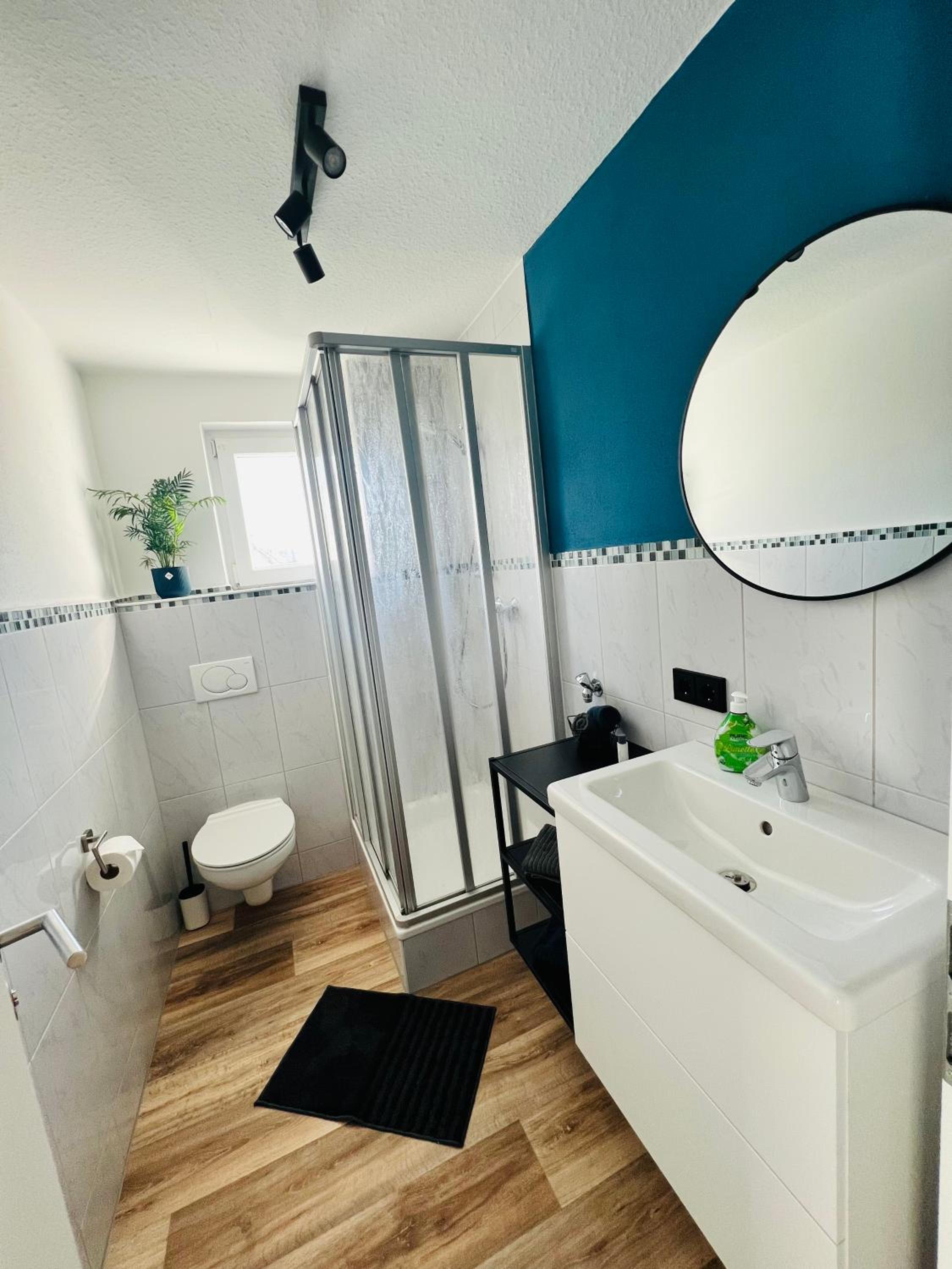 Apartment with Shower - Photo 5