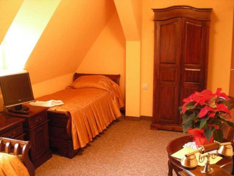 Economy Twin Room - Photo 31