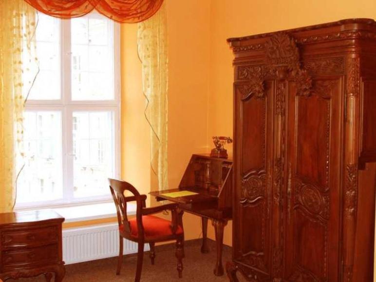 Apartment with City View (2 Adults) - Photo 6