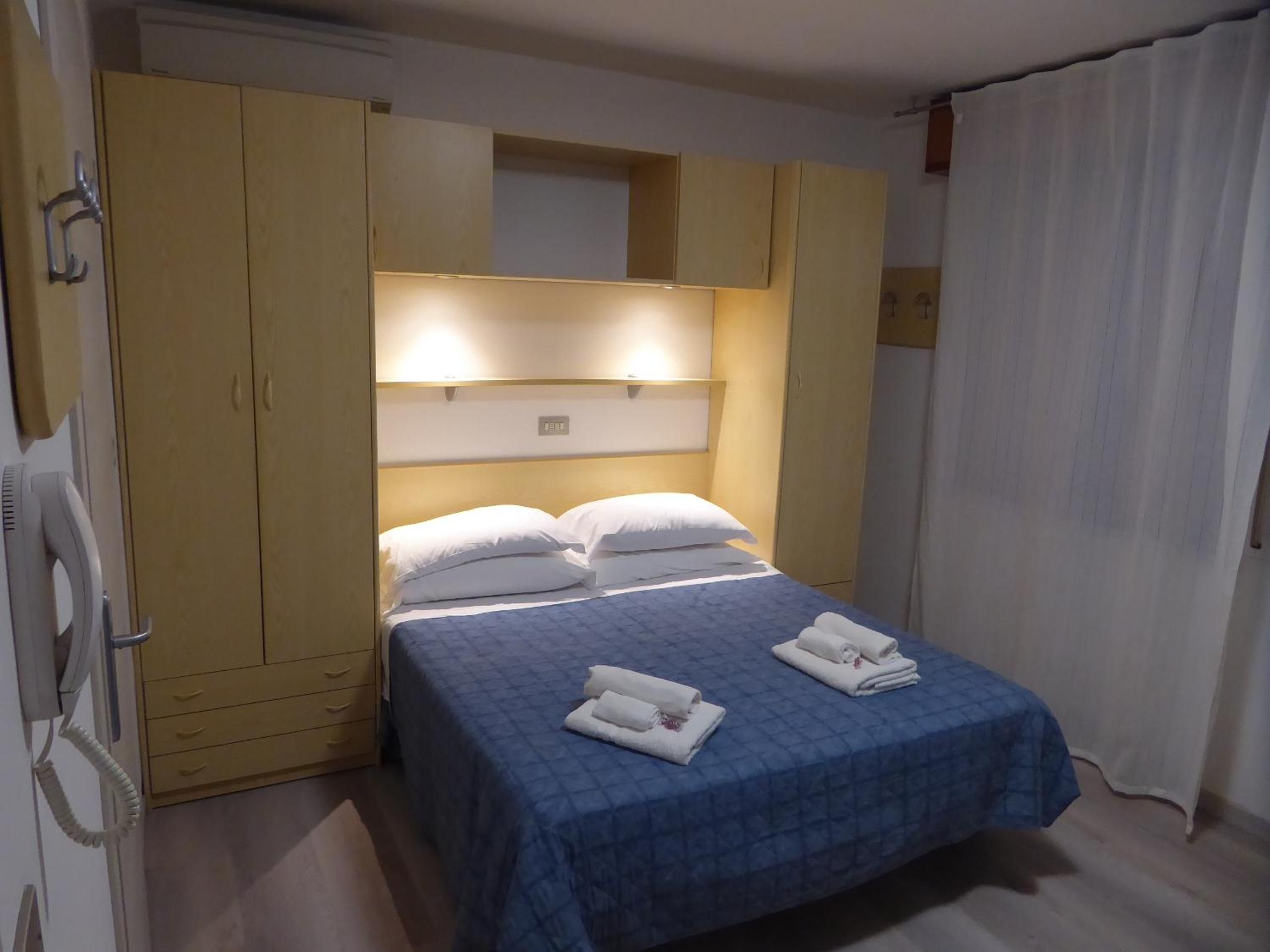 Standard Double or Twin Room - Photo 1