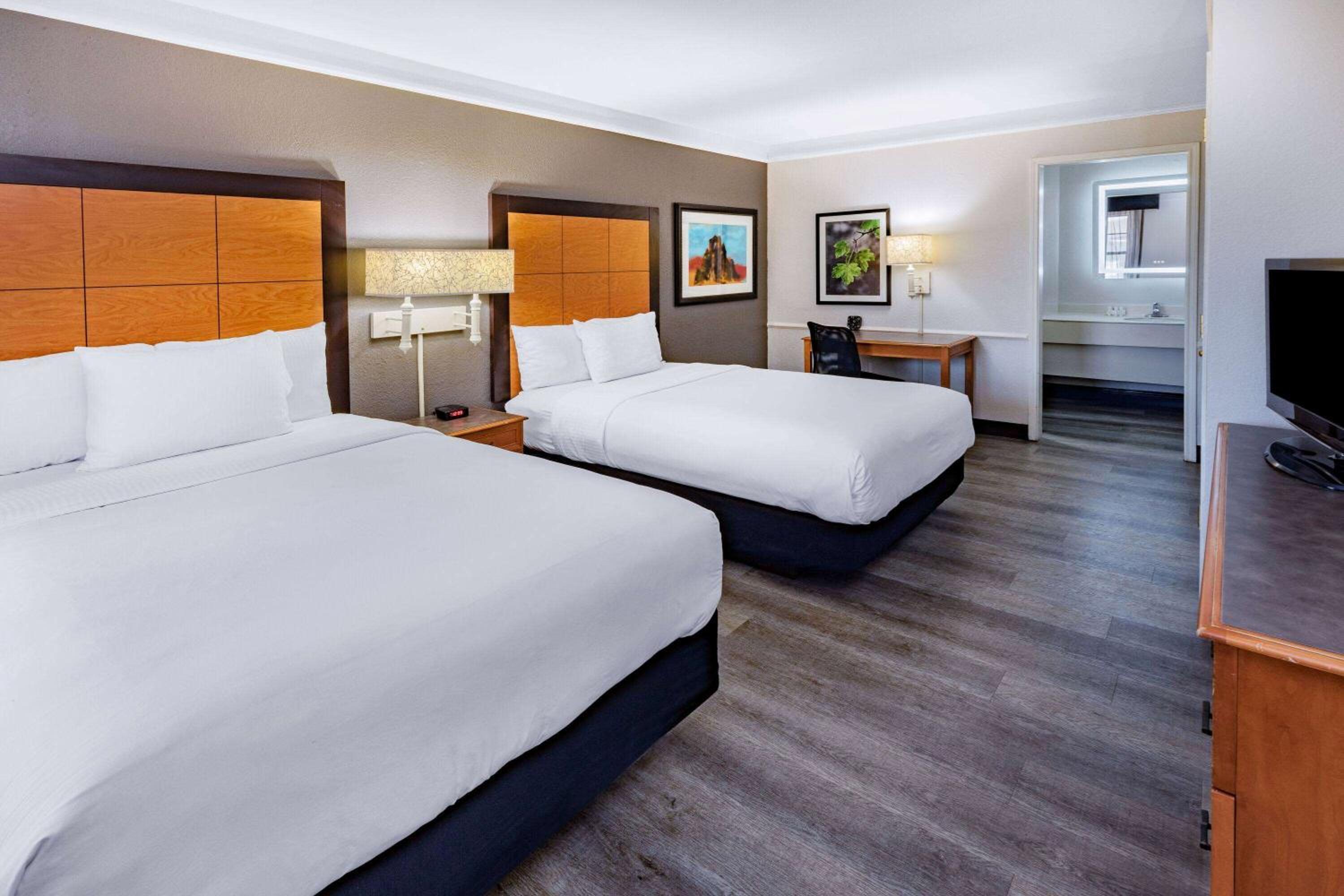 Room with Two Full Beds - Non-Smoking - Photo 4