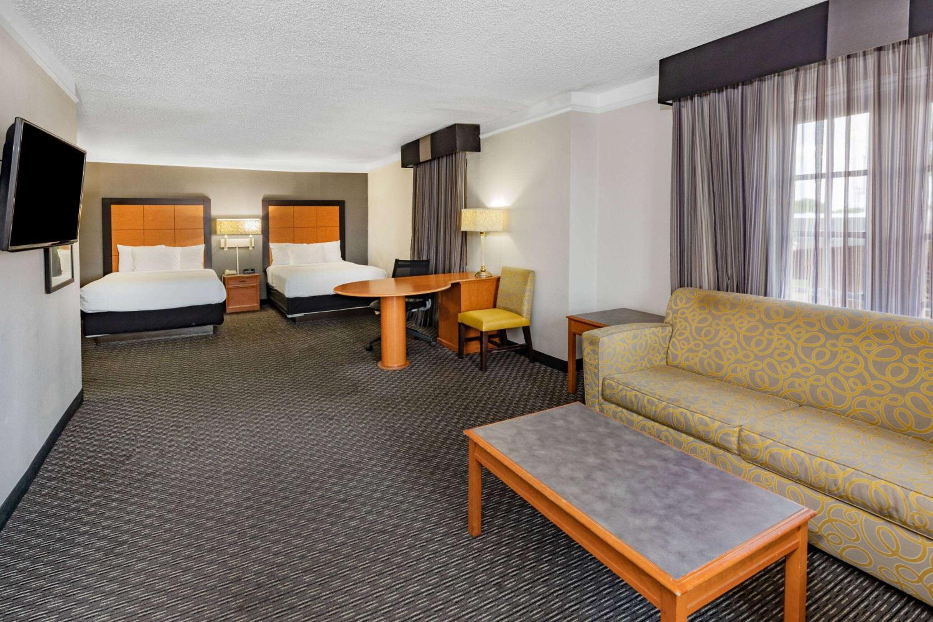 Room with Two Full Beds - Non-Smoking - Photo 6
