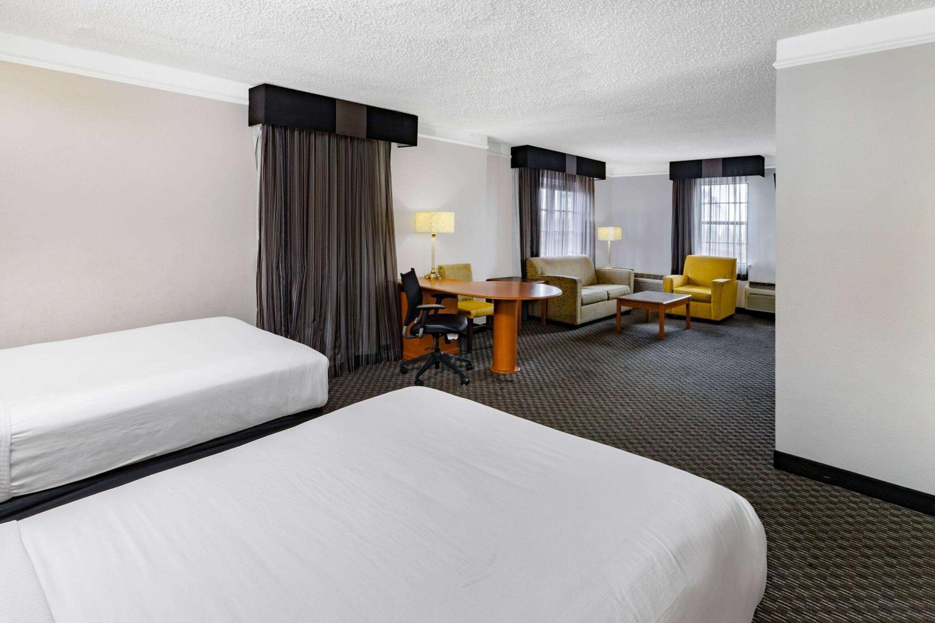 Room with Two Full Beds - Non-Smoking - Photo 5