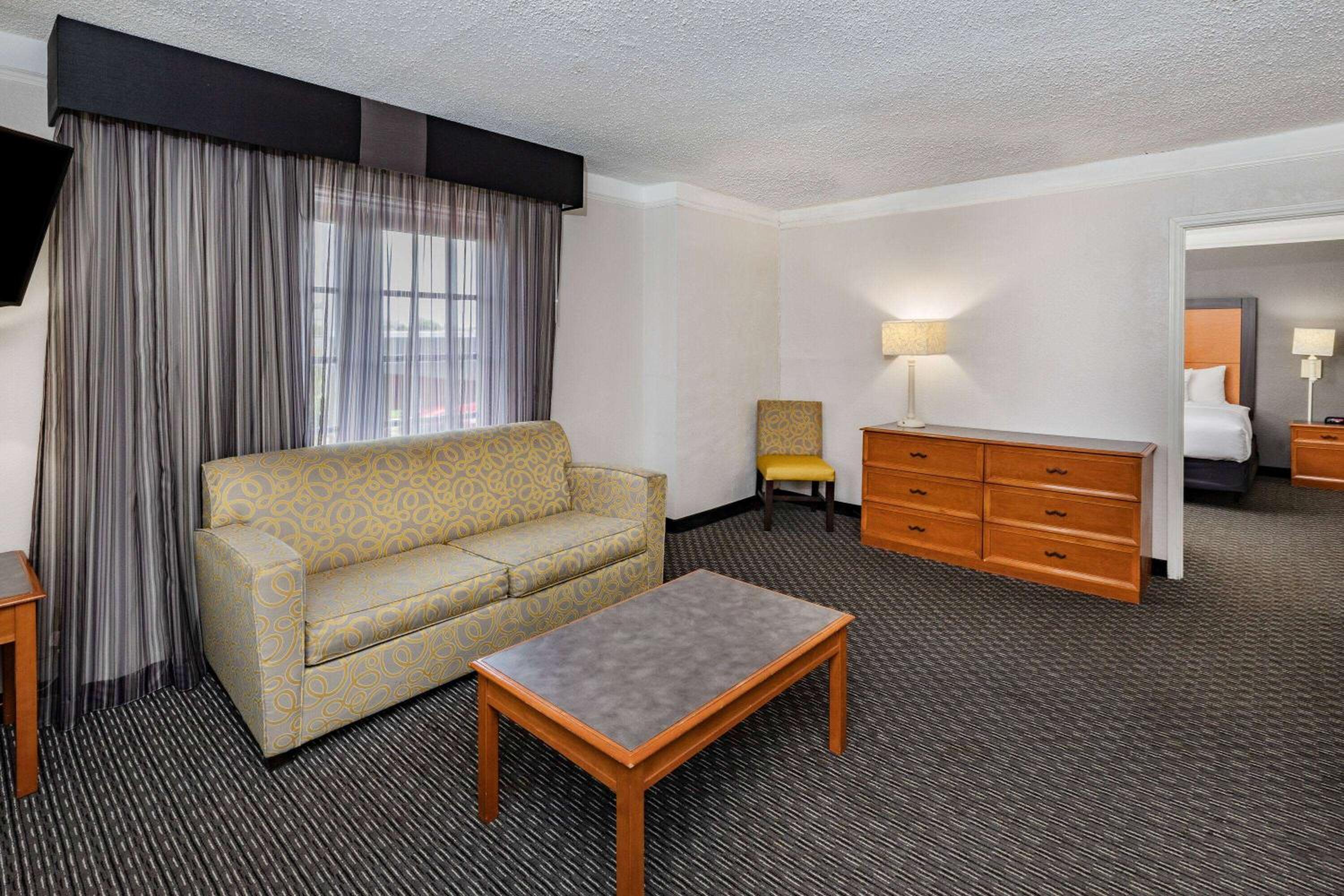 One-Bedroom King Suite - Non-Smoking - Photo 4