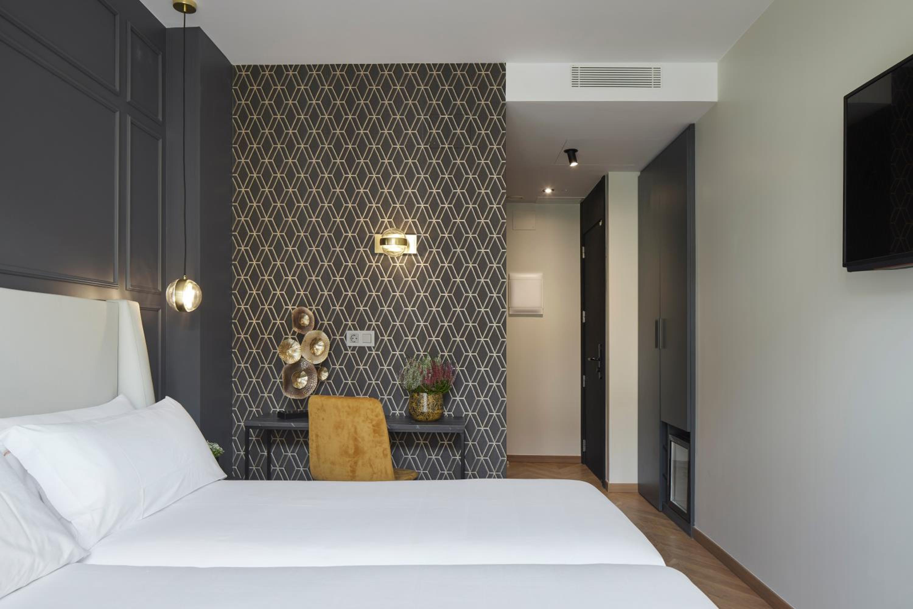 Superior Double or Twin Room with Balcony - Photo 2