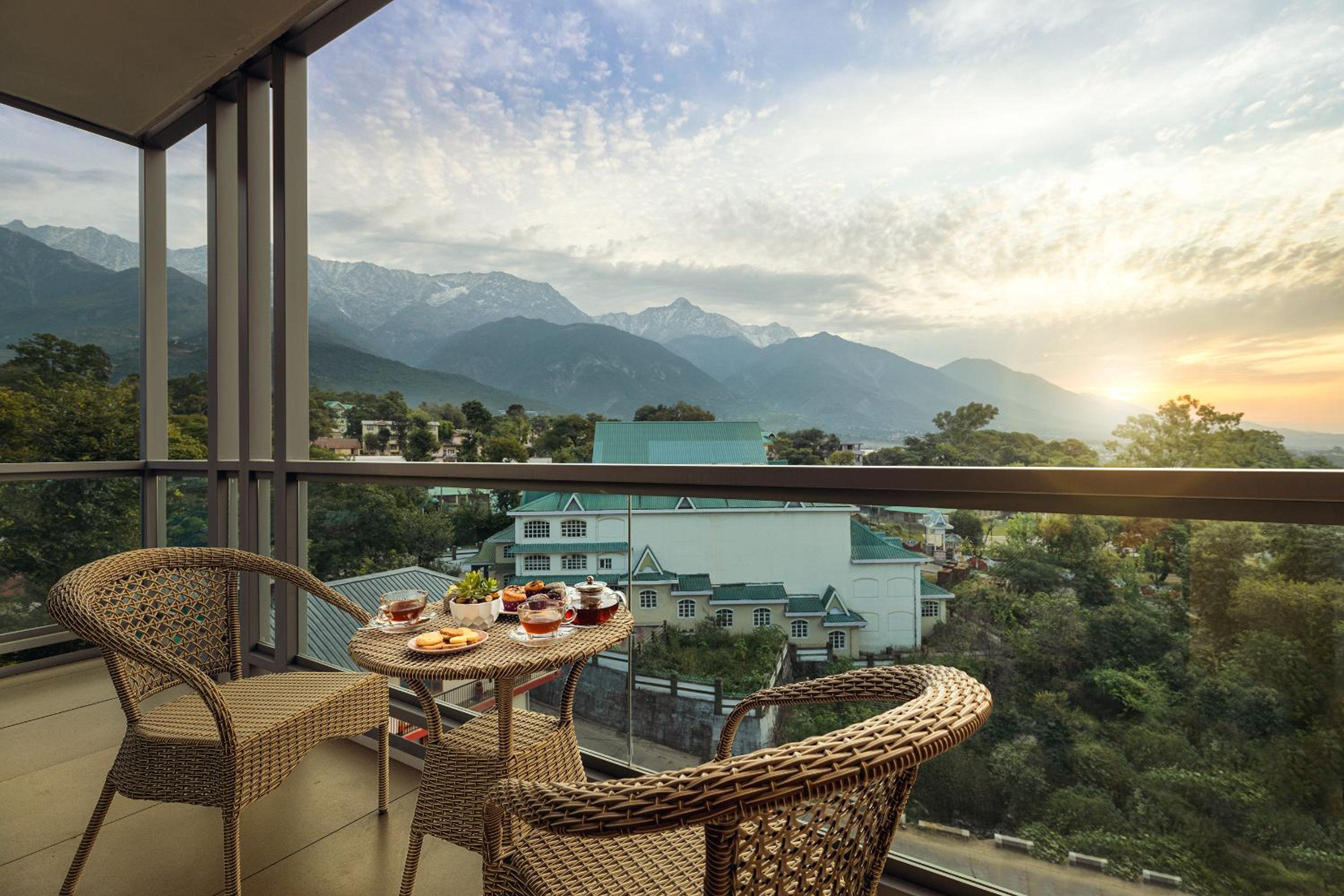 Double or Twin Room with Mountain View