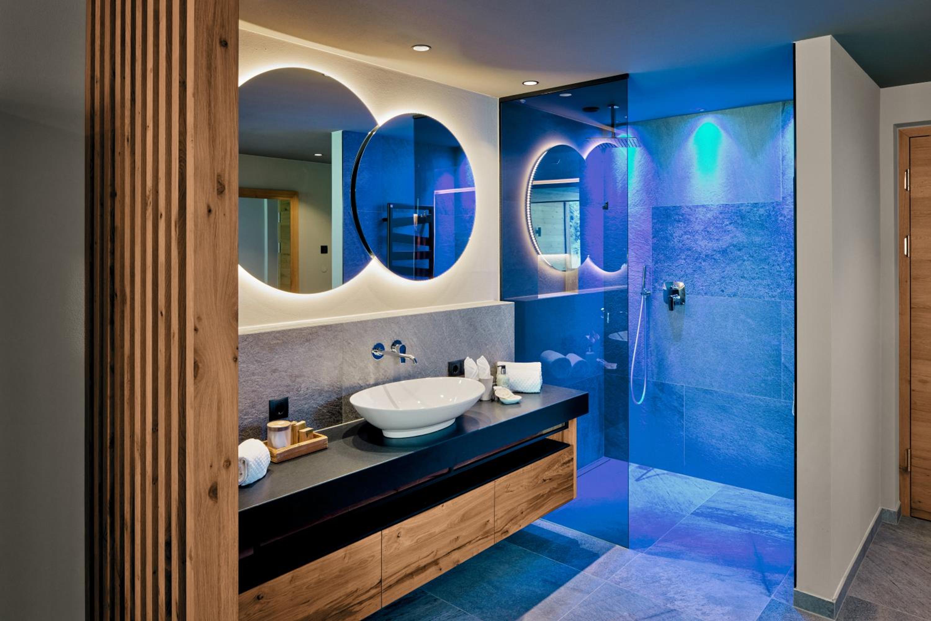 Deluxe Double Room with Balcony photo 3