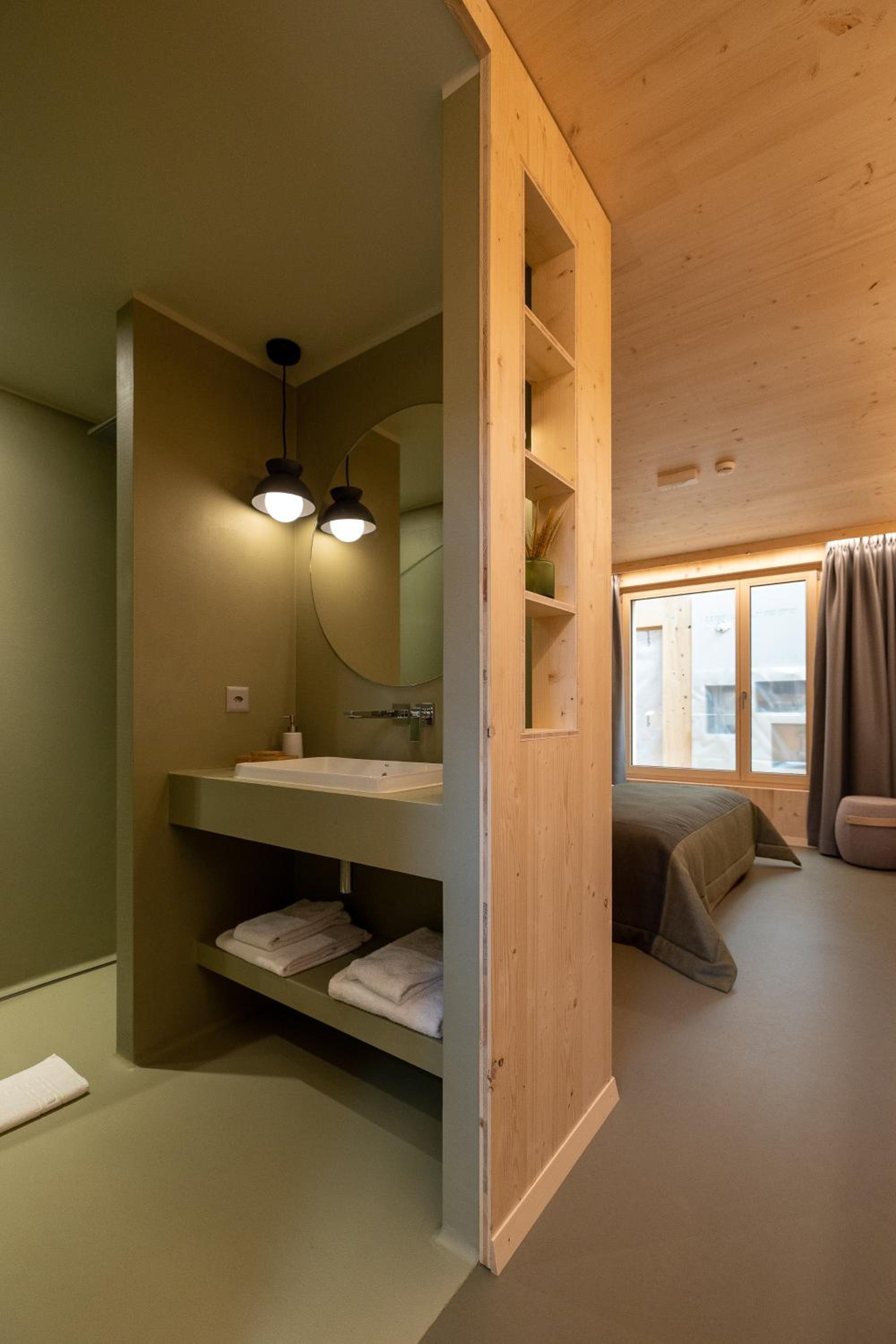 Deluxe Room (2 Adults + 1 Child) photo 2