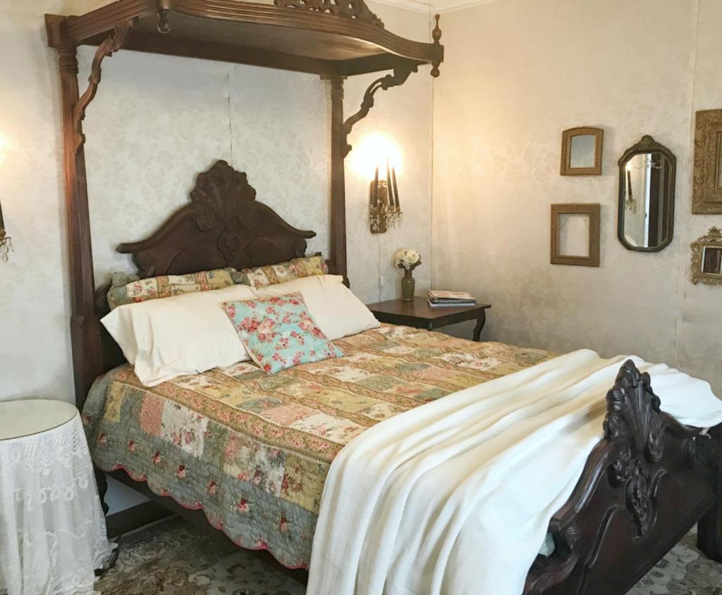 Deluxe Double Room with Shower - Photo 1