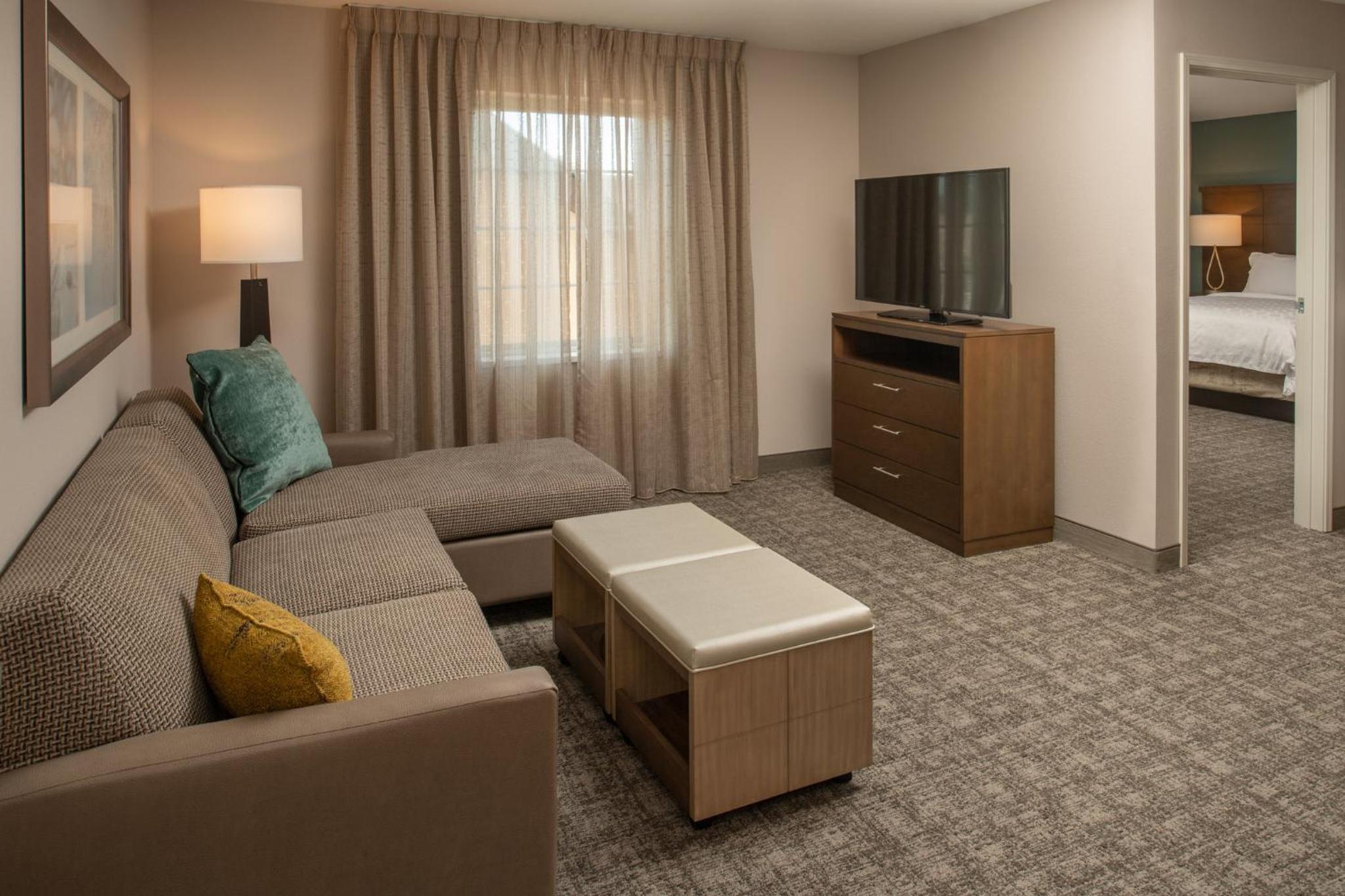 One-Bedroom Queen Room with Two Queen Beds and Mobility Accessible Tub - Non-Smoking - Photo 4