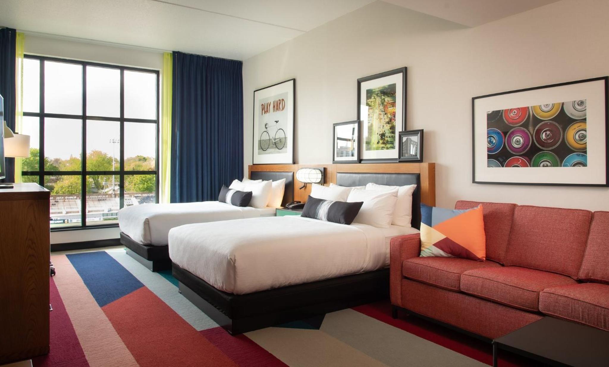 One-Bedroom Suite - Photo 4