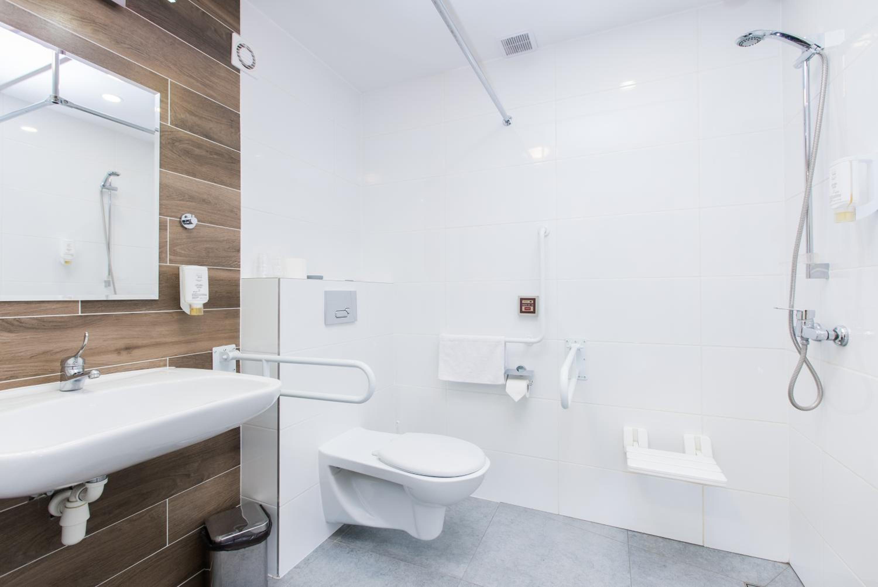 Triple Room - Disability Access - Photo 2