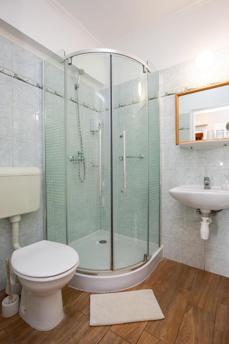 Double Room with Extra Bed photo 3