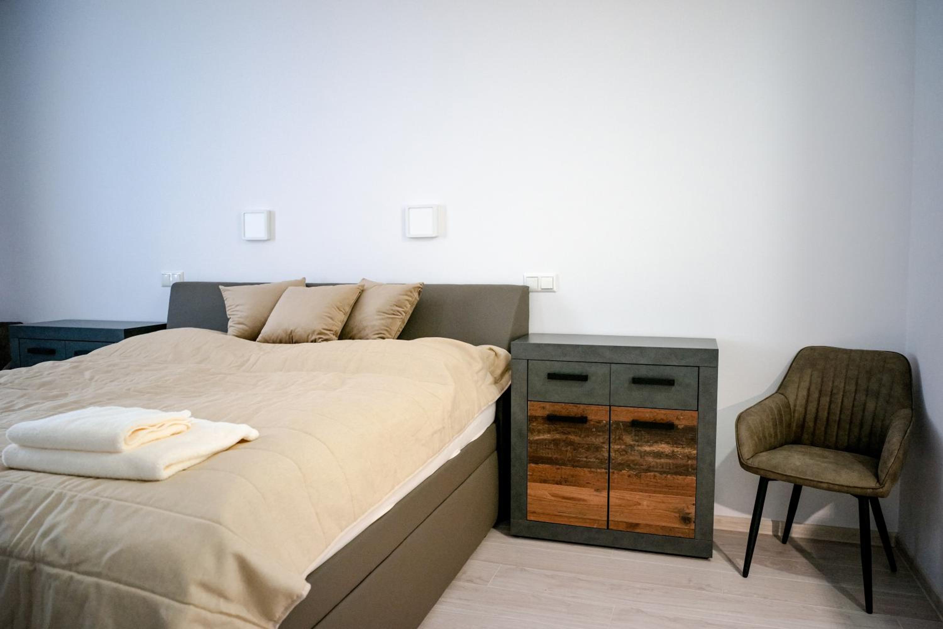 One-Bedroom Apartment - Photo 17