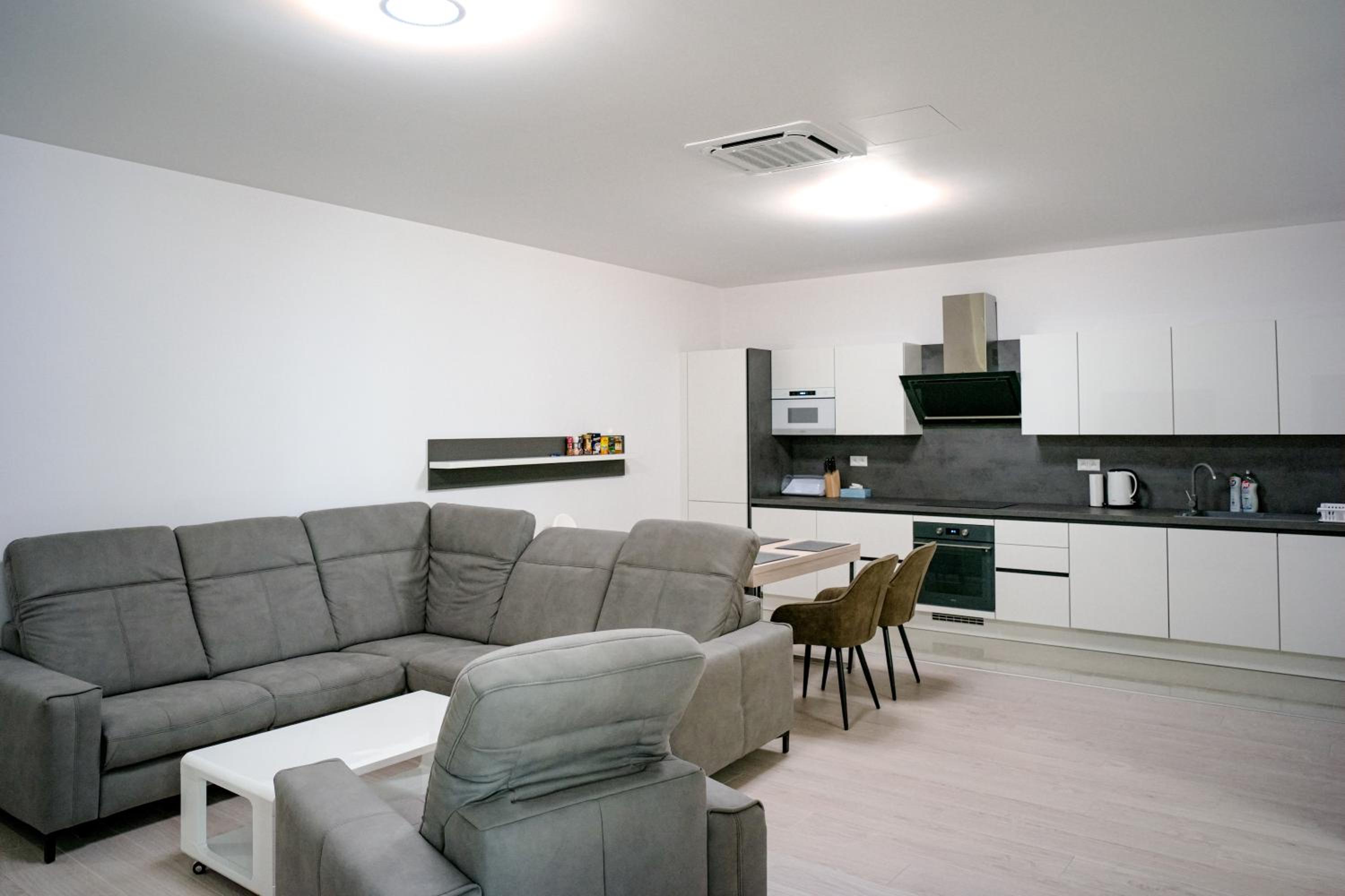One-Bedroom Apartment - Photo 21