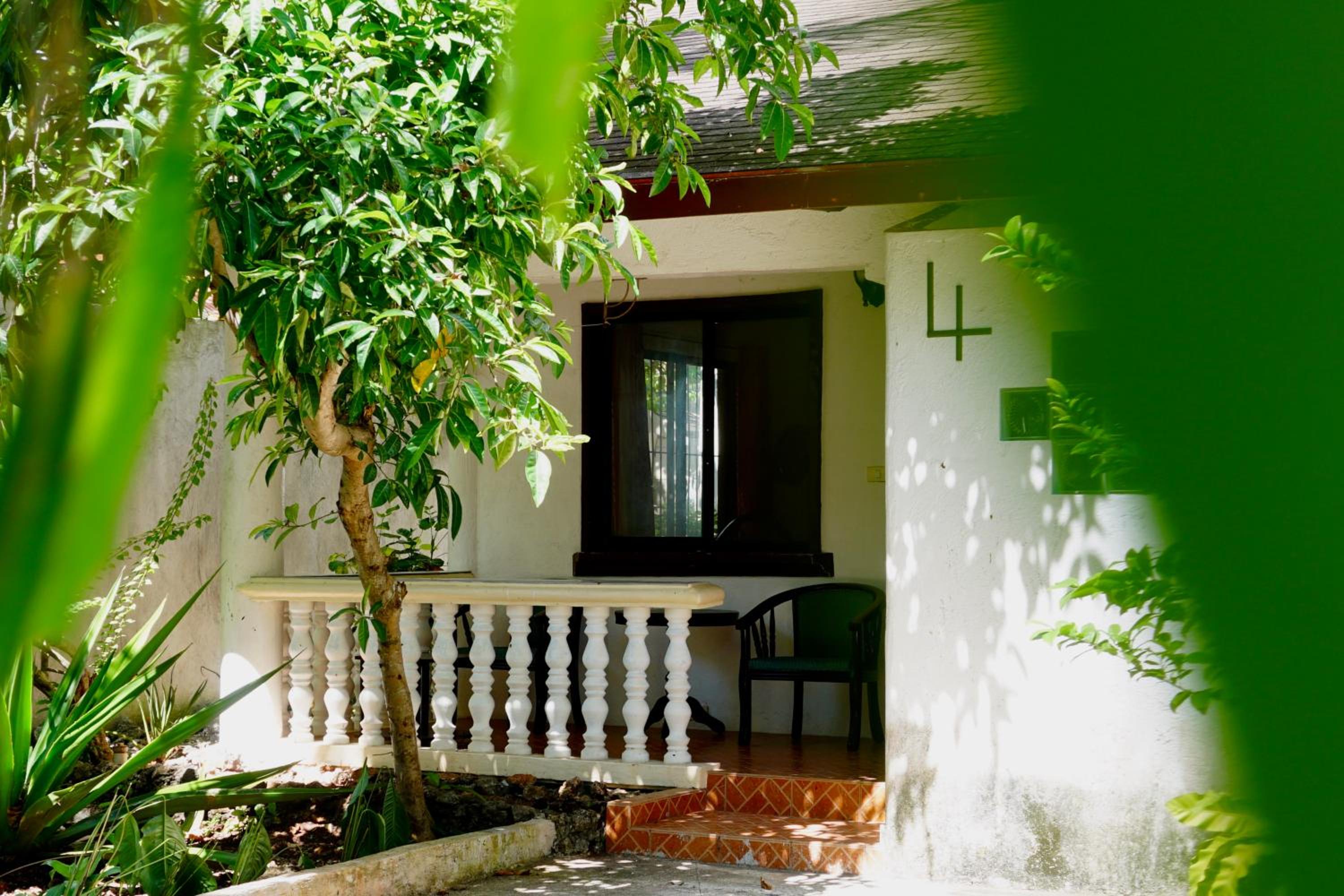 Deluxe Bungalow with Garden View photo 2