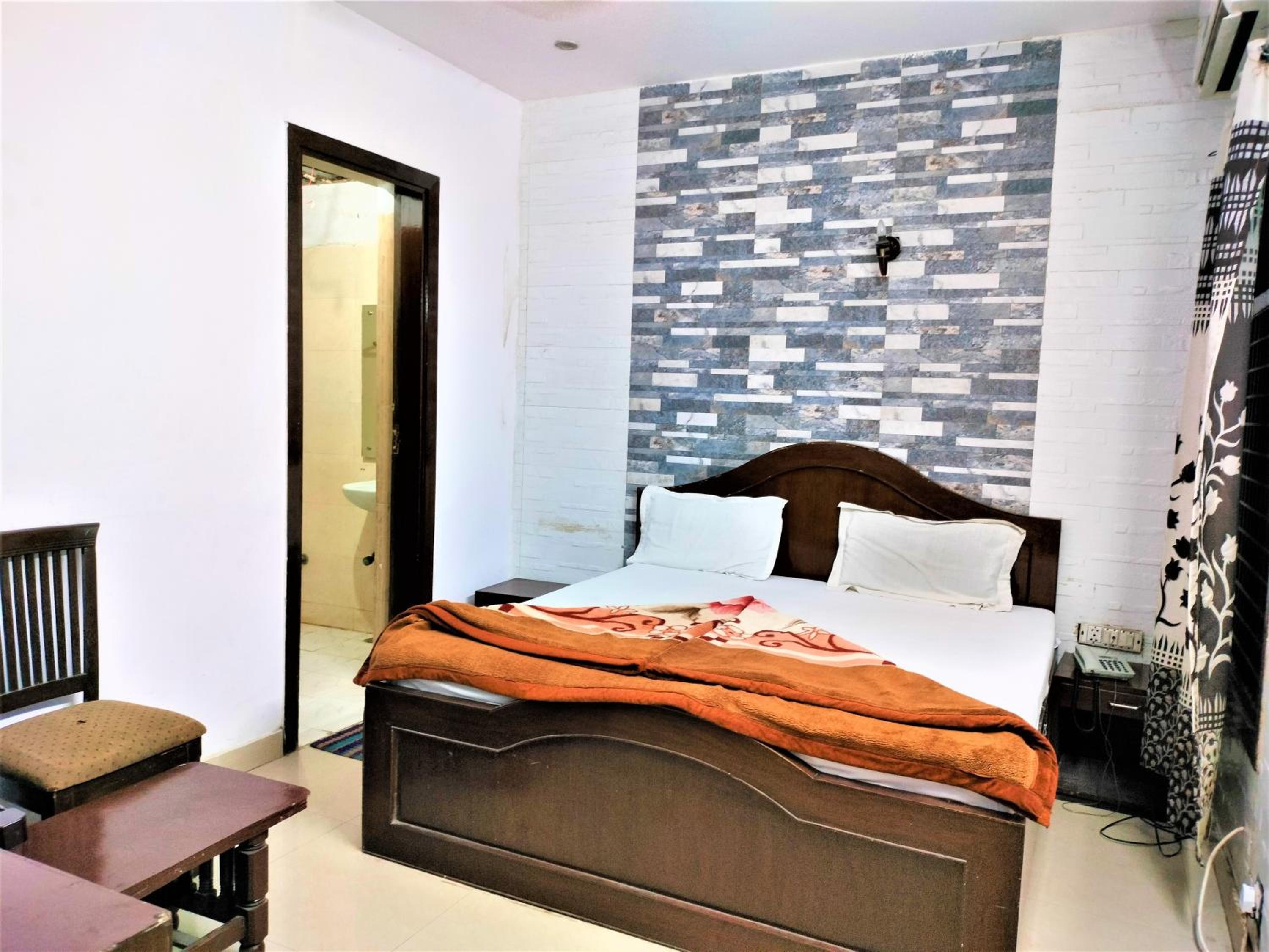 Standard Double Room with Fan - Photo 1