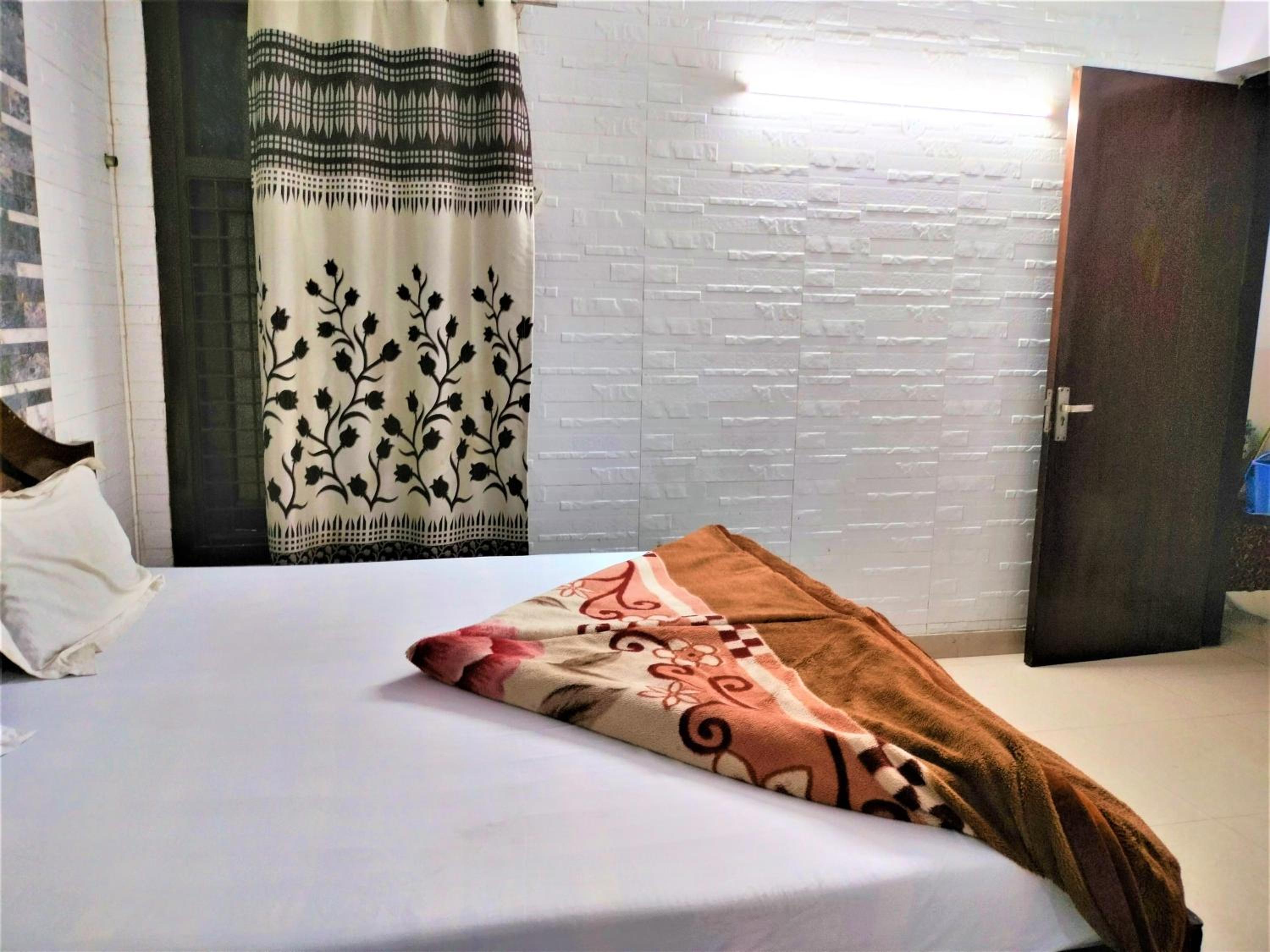 Standard Double Room with Fan - Photo 6
