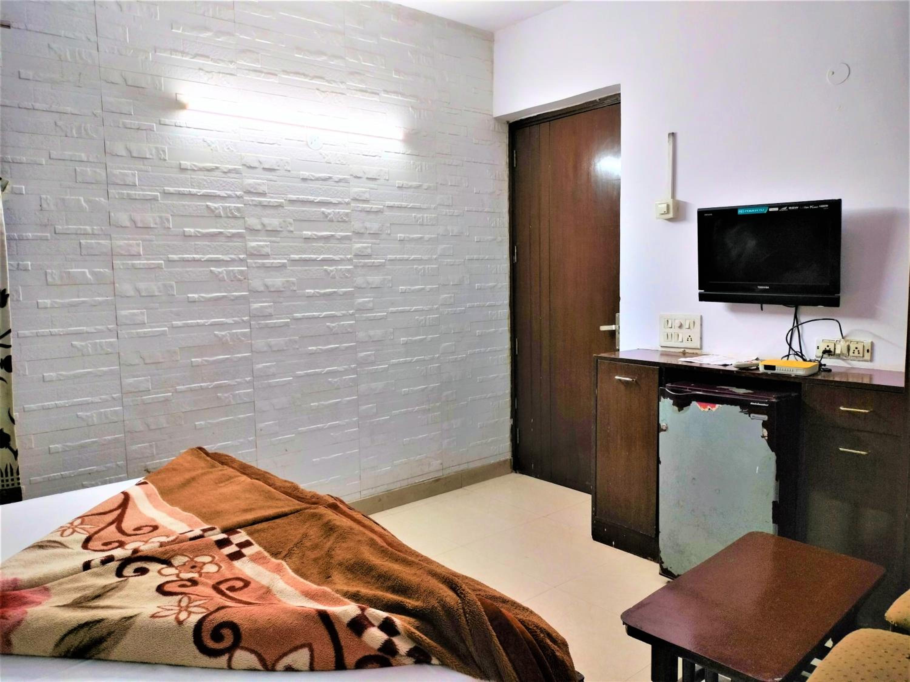 Standard Double Room with Fan - Photo 5
