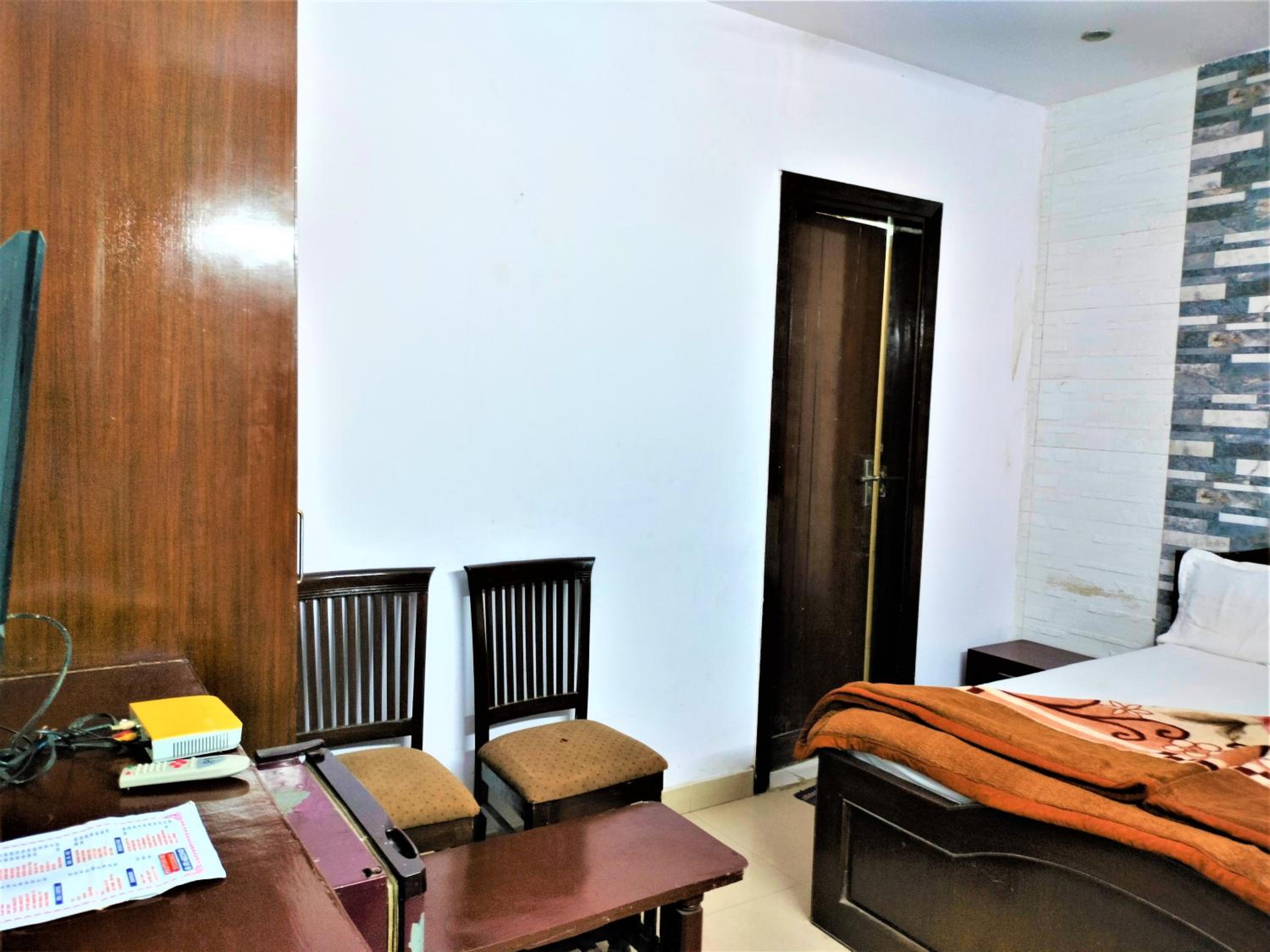 Standard Double Room with Fan - Photo 2