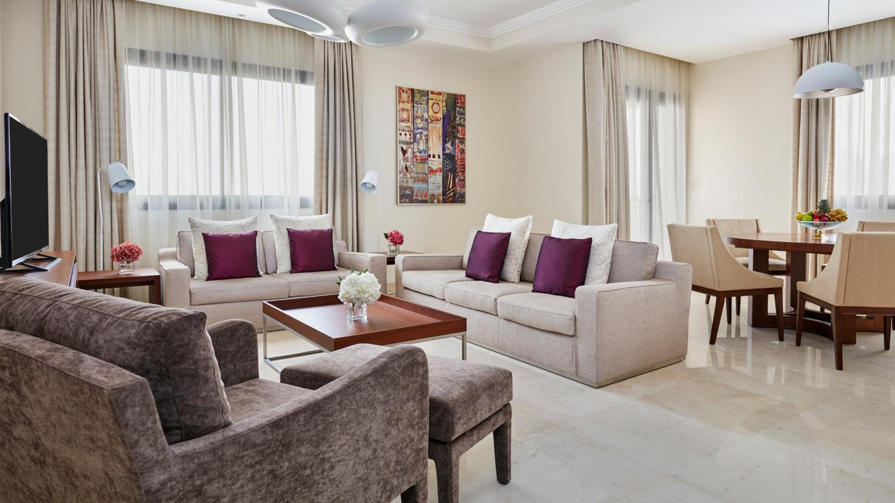 One-Bedroom King Suite With Pool View photo 2