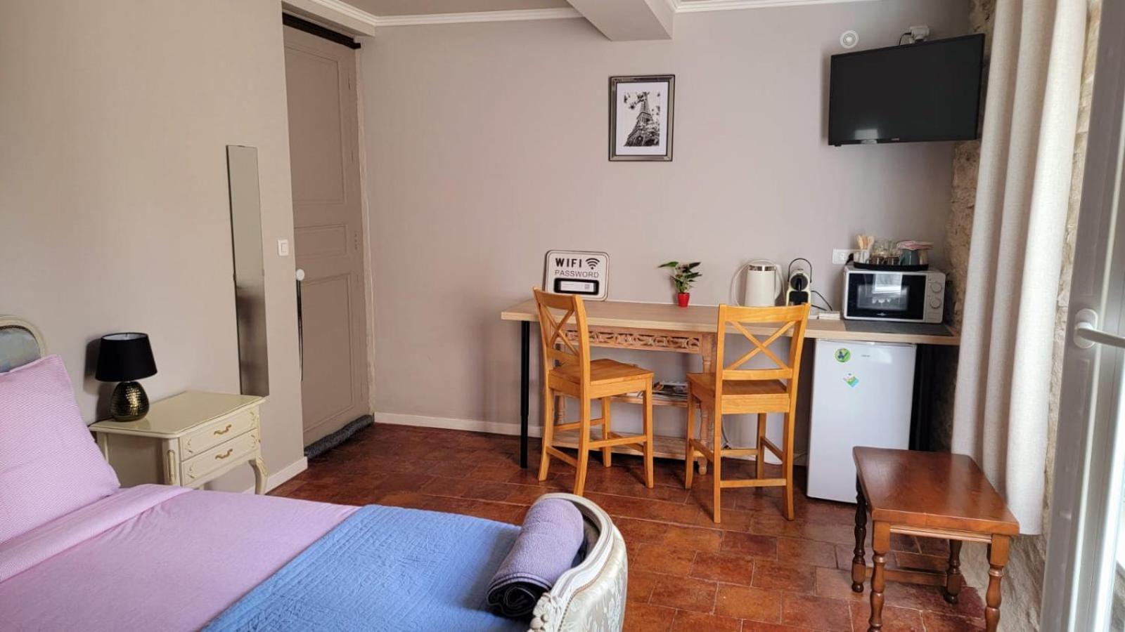 Studio Apartment - Photo 11